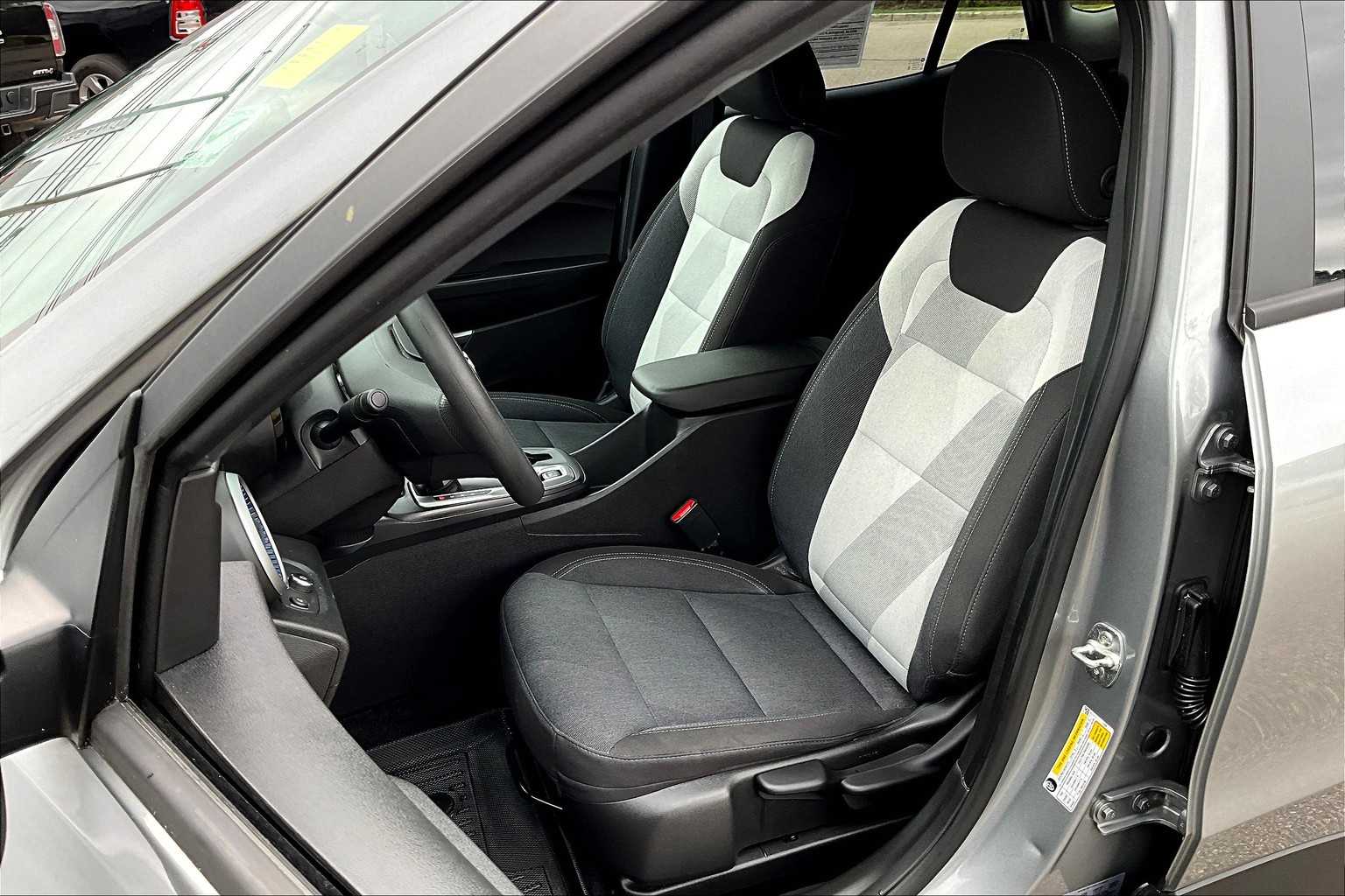 2024 Chevrolet Trax LS - Photo 10