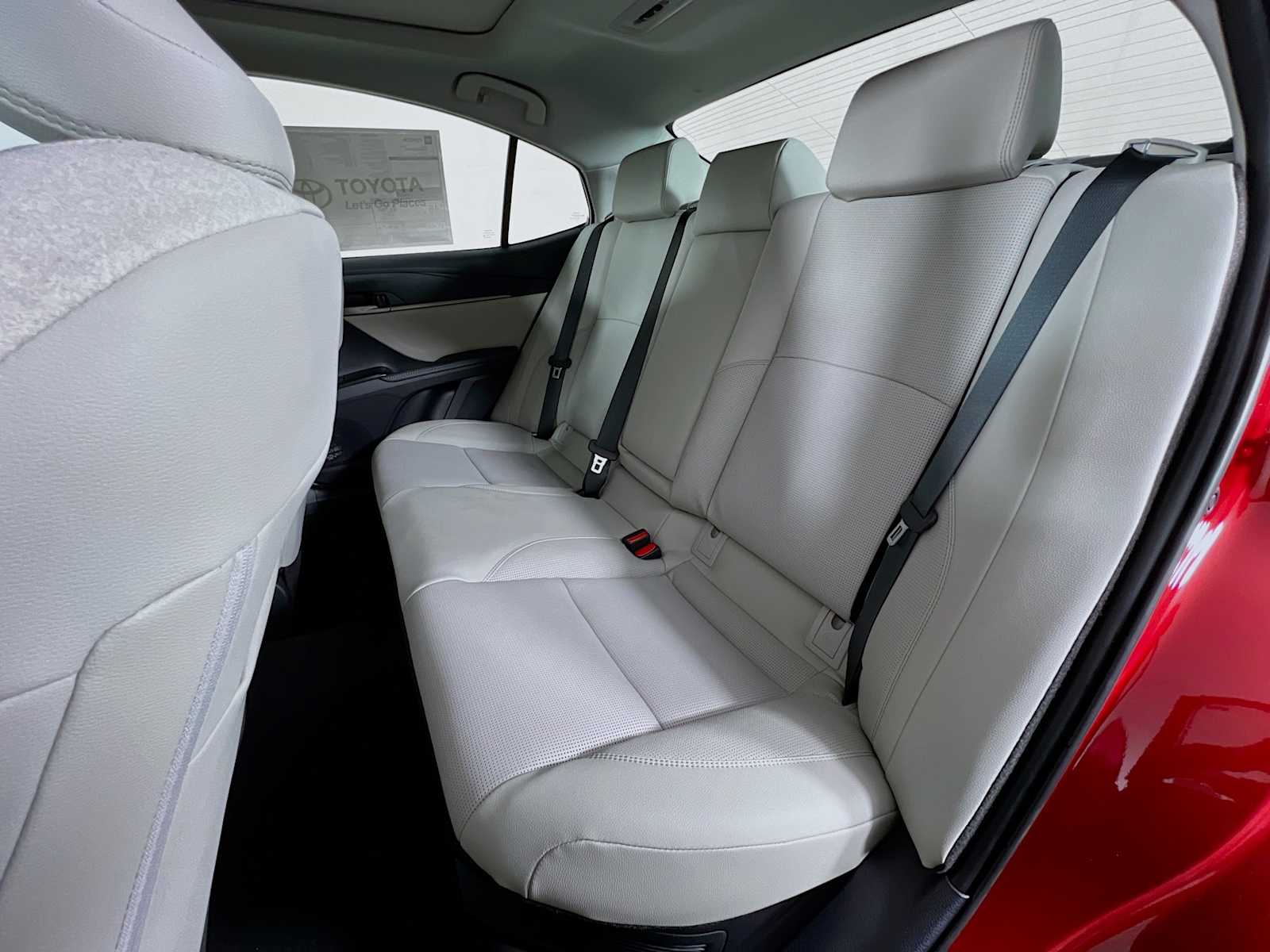 2025 Toyota Camry XLE - Photo 13