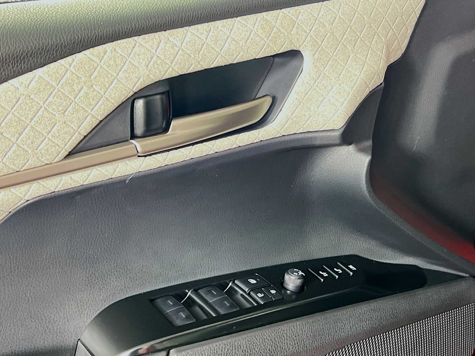 2025 Toyota Camry XLE - Photo 16