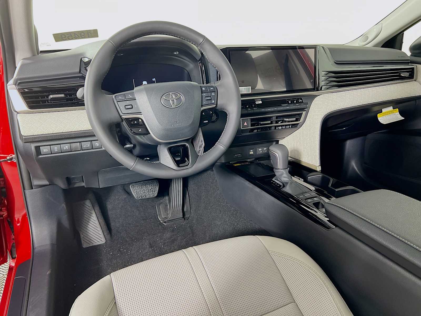 2025 Toyota Camry XLE - Photo 6