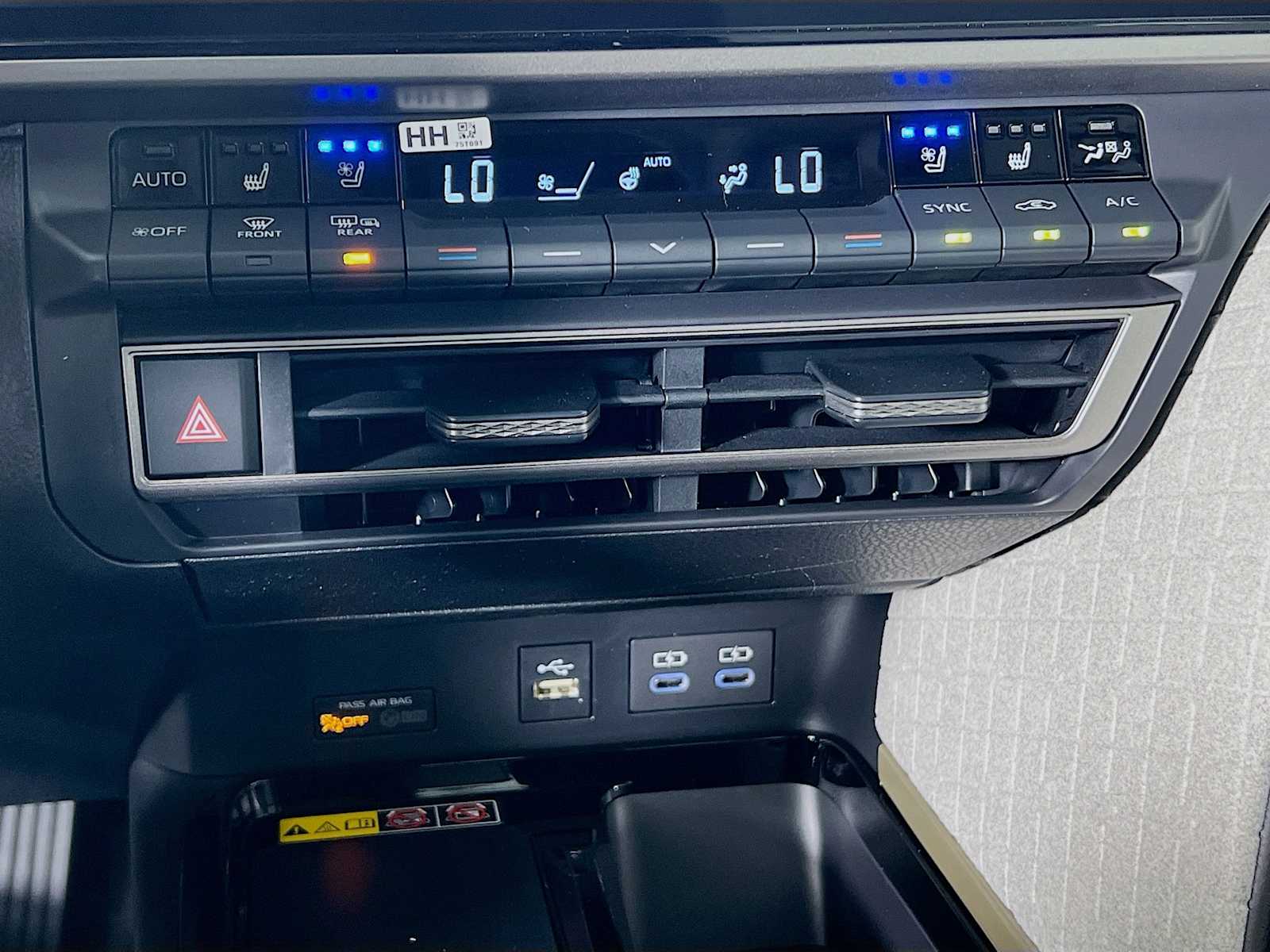 2025 Toyota Camry XLE - Photo 10