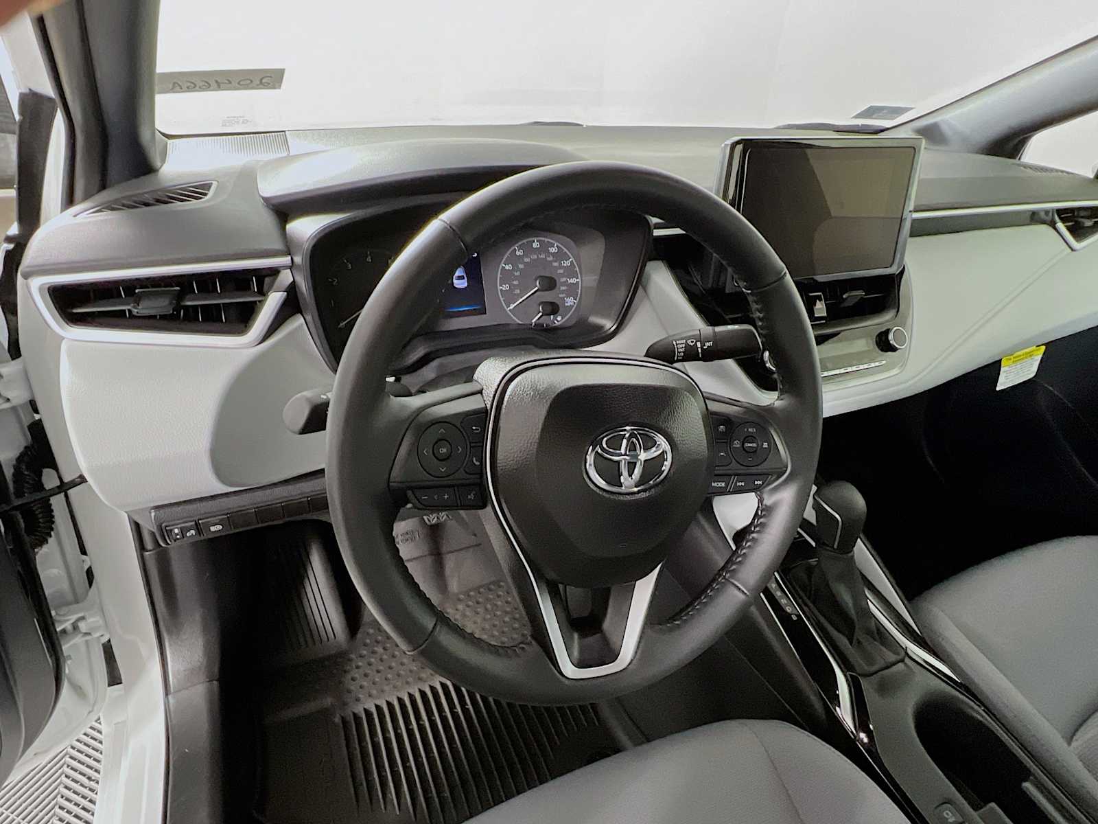 2025 Toyota Corolla SE - Photo 11