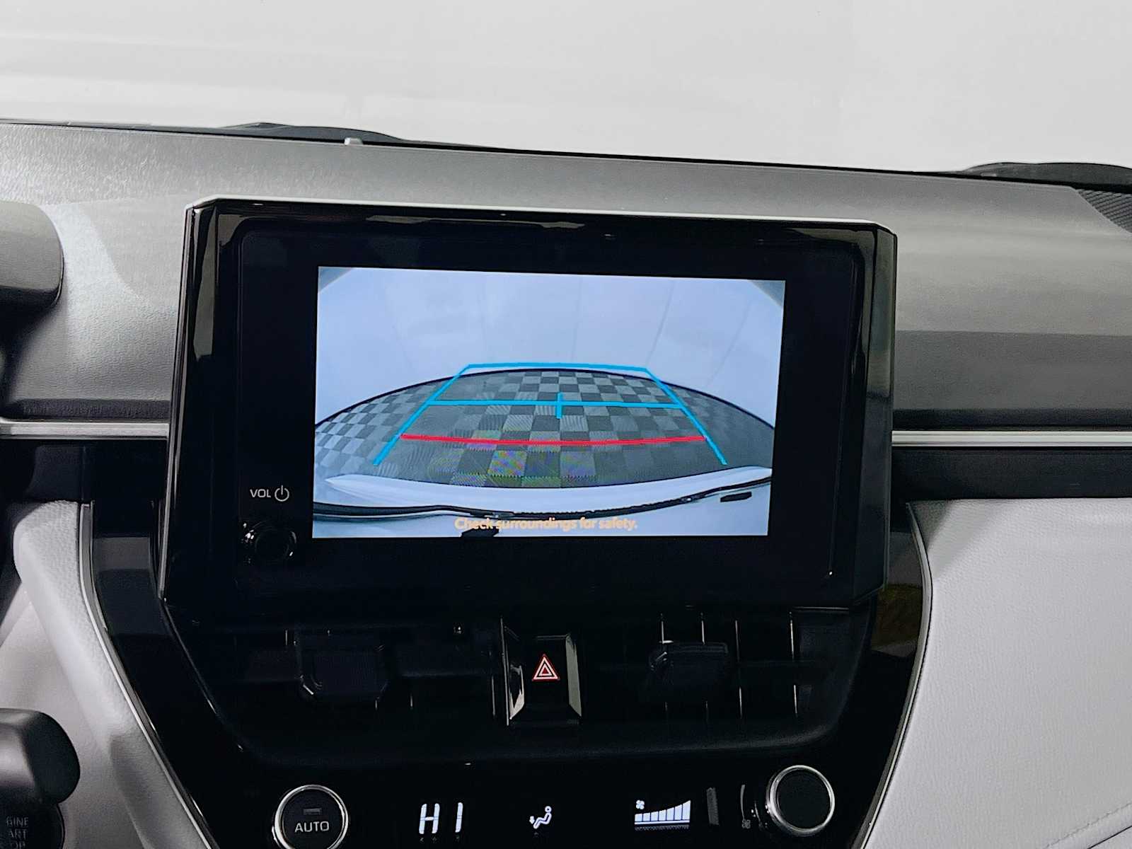 2025 Toyota Corolla SE - Photo 13