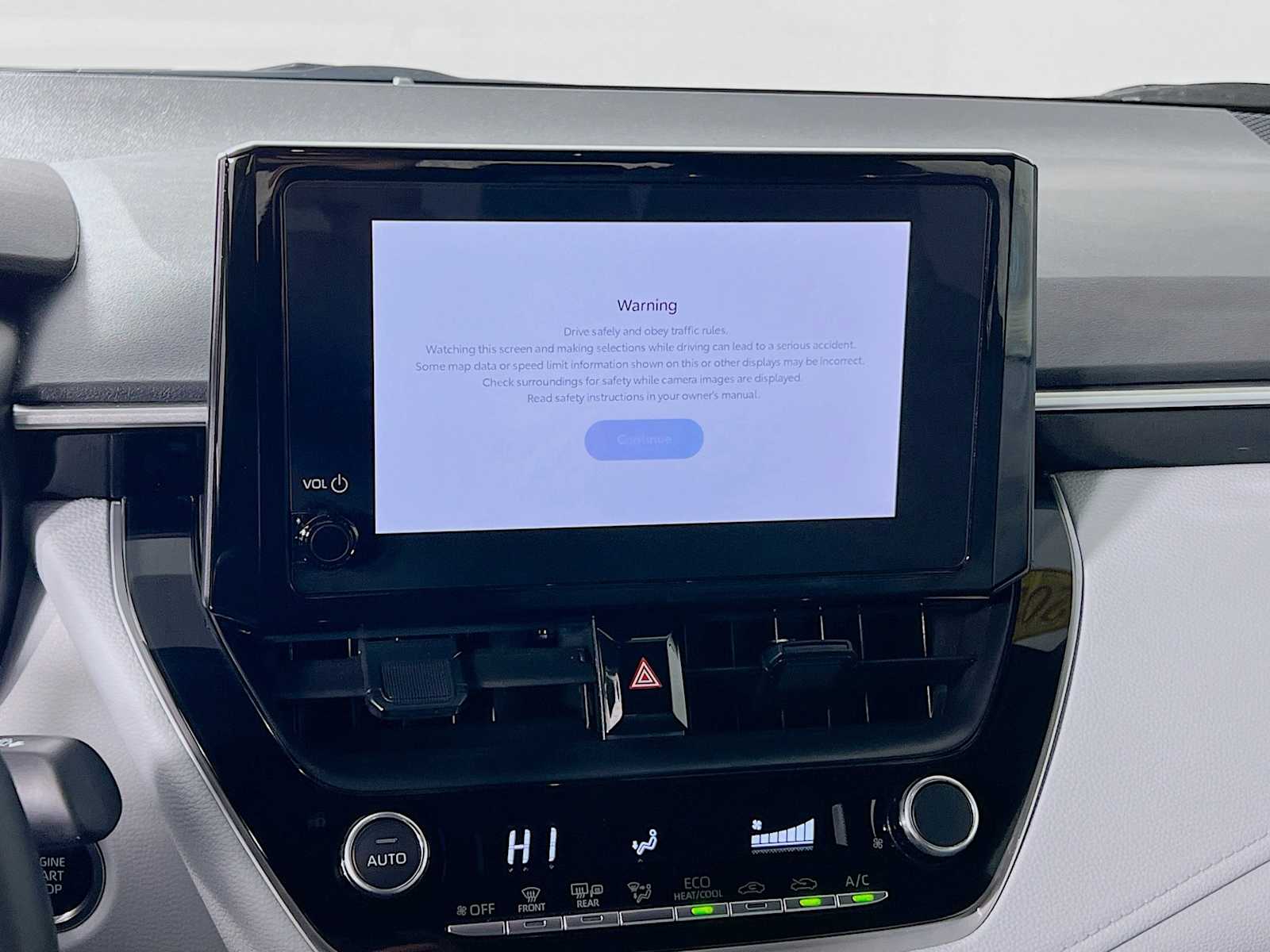 2025 Toyota Corolla SE - Photo 14