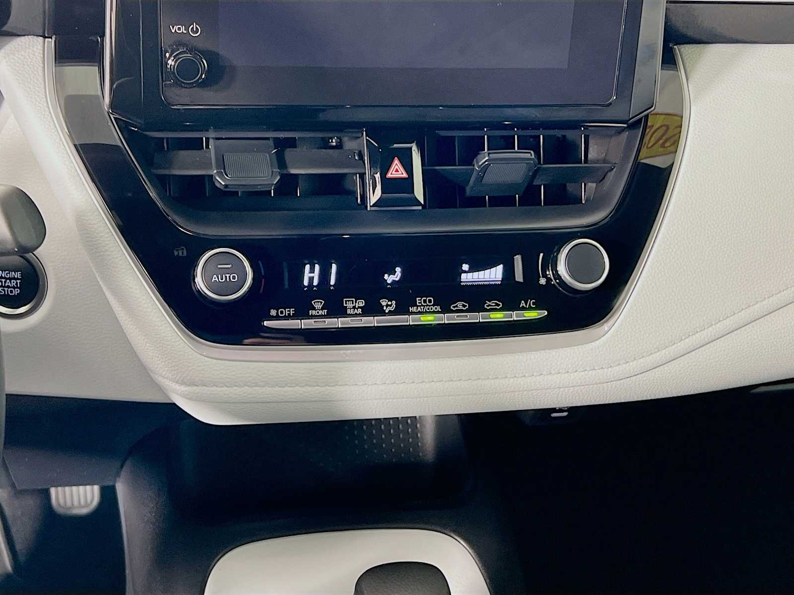 2025 Toyota Corolla SE - Photo 15