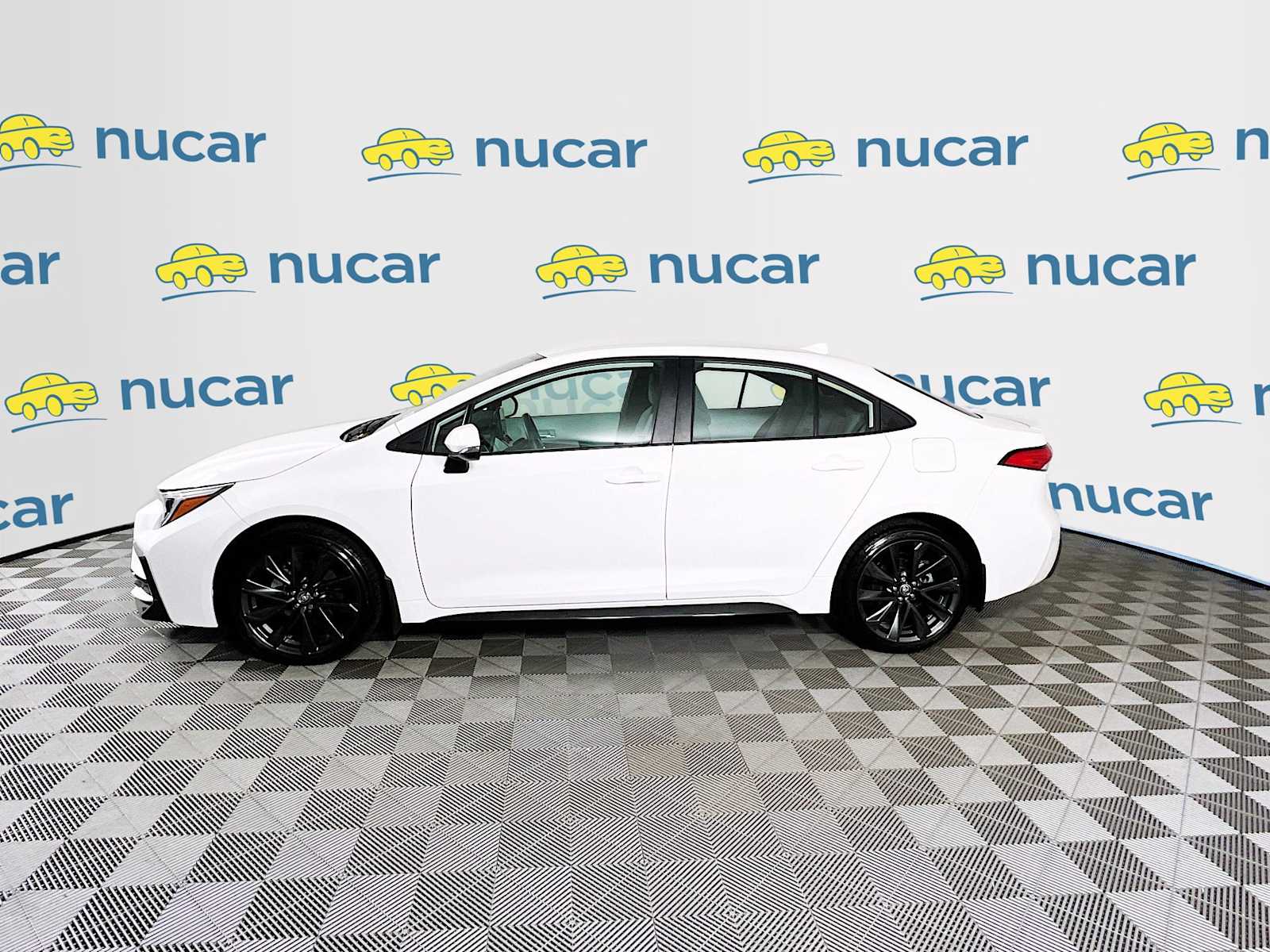 2025 Toyota Corolla SE - Photo 4