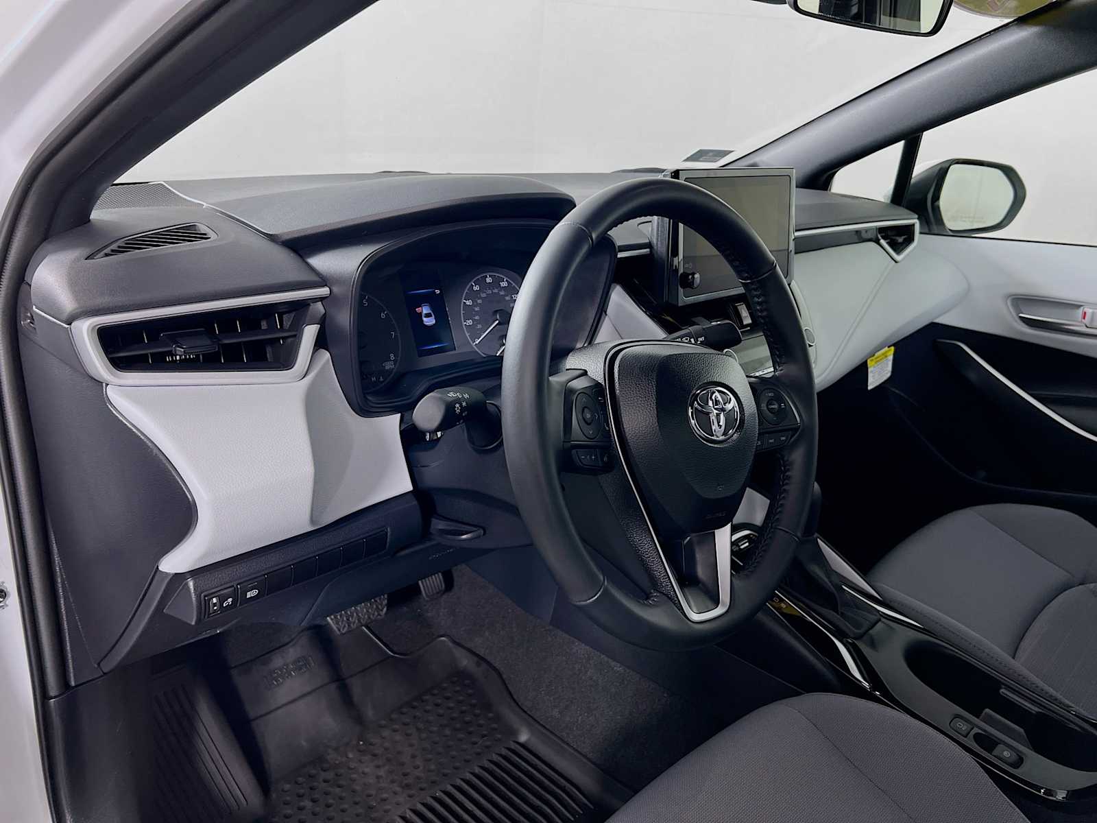 2025 Toyota Corolla SE - Photo 9