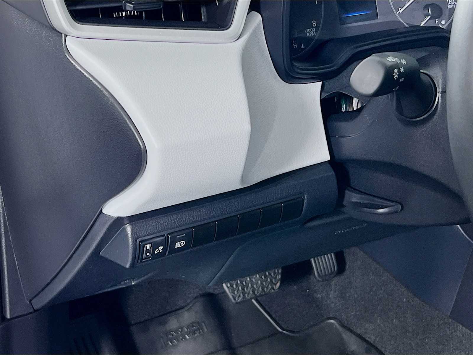 2025 Toyota Corolla SE - Photo 10