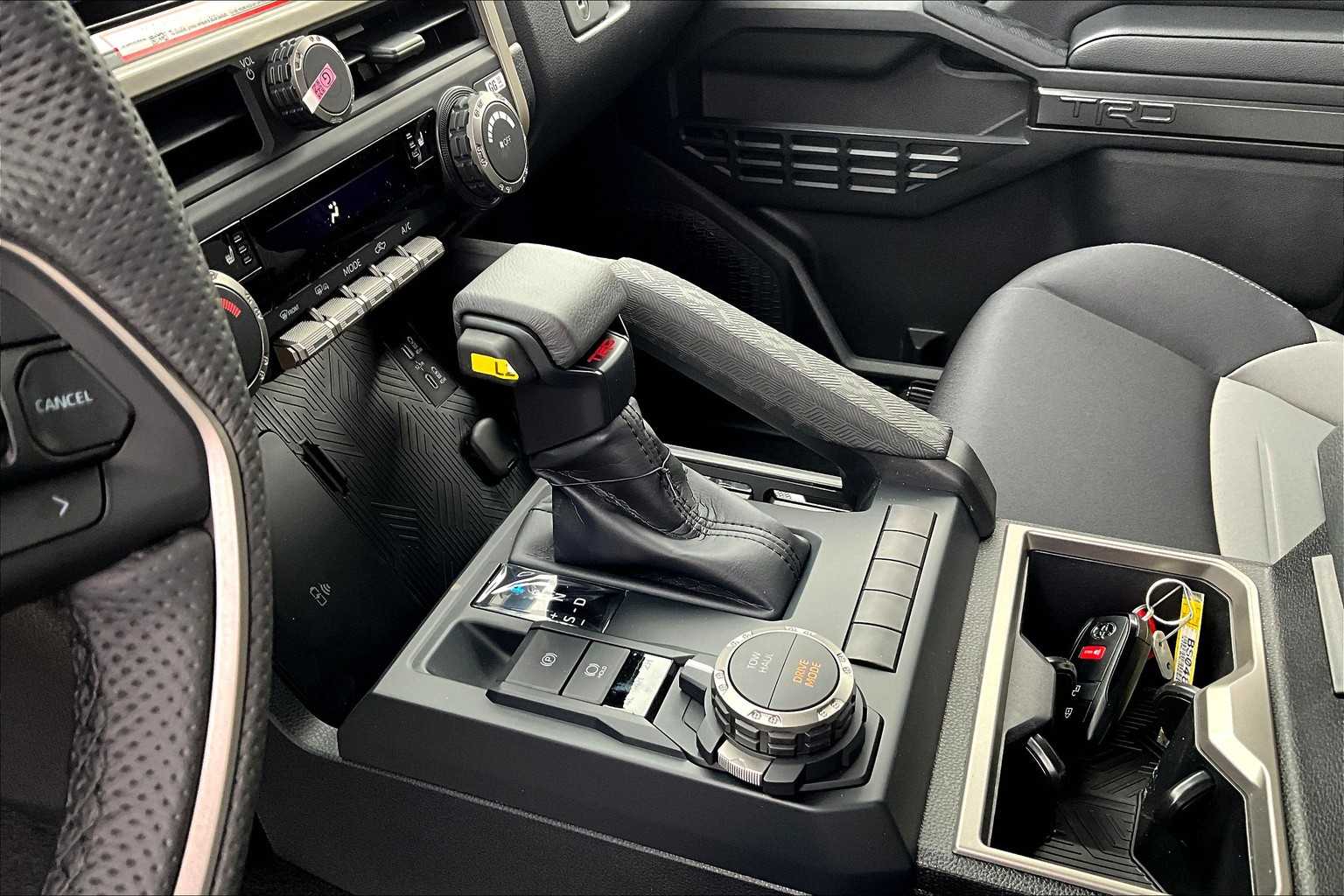 2025 Toyota Tacoma TRD Sport - Photo 14