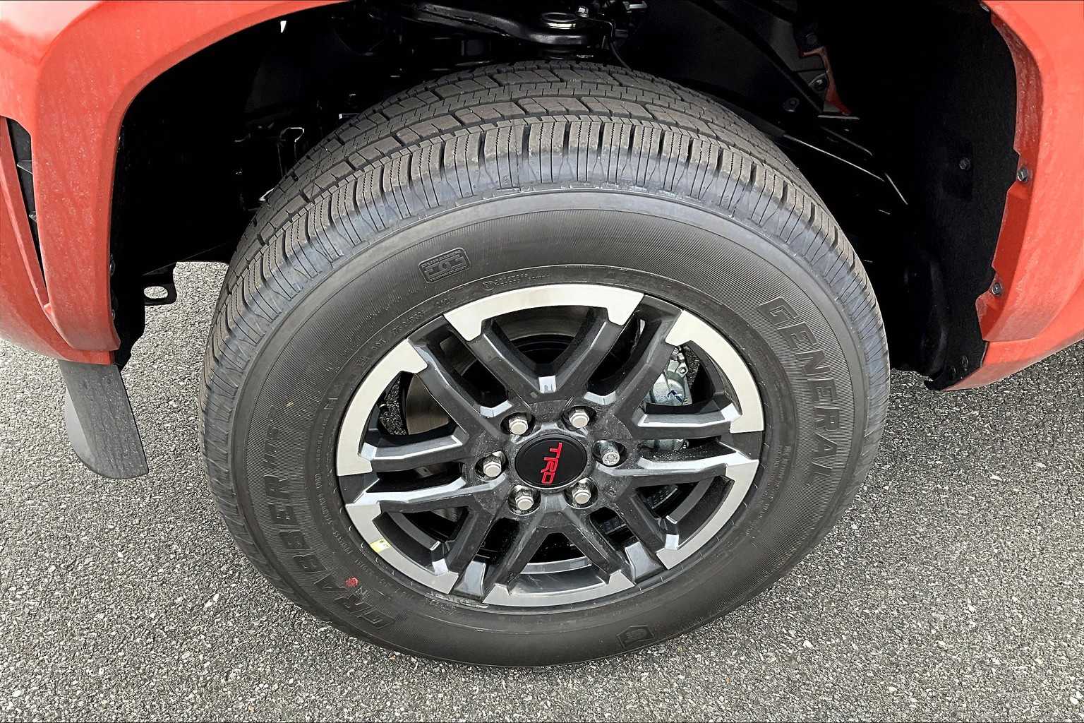 2025 Toyota Tacoma TRD Sport - Photo 8