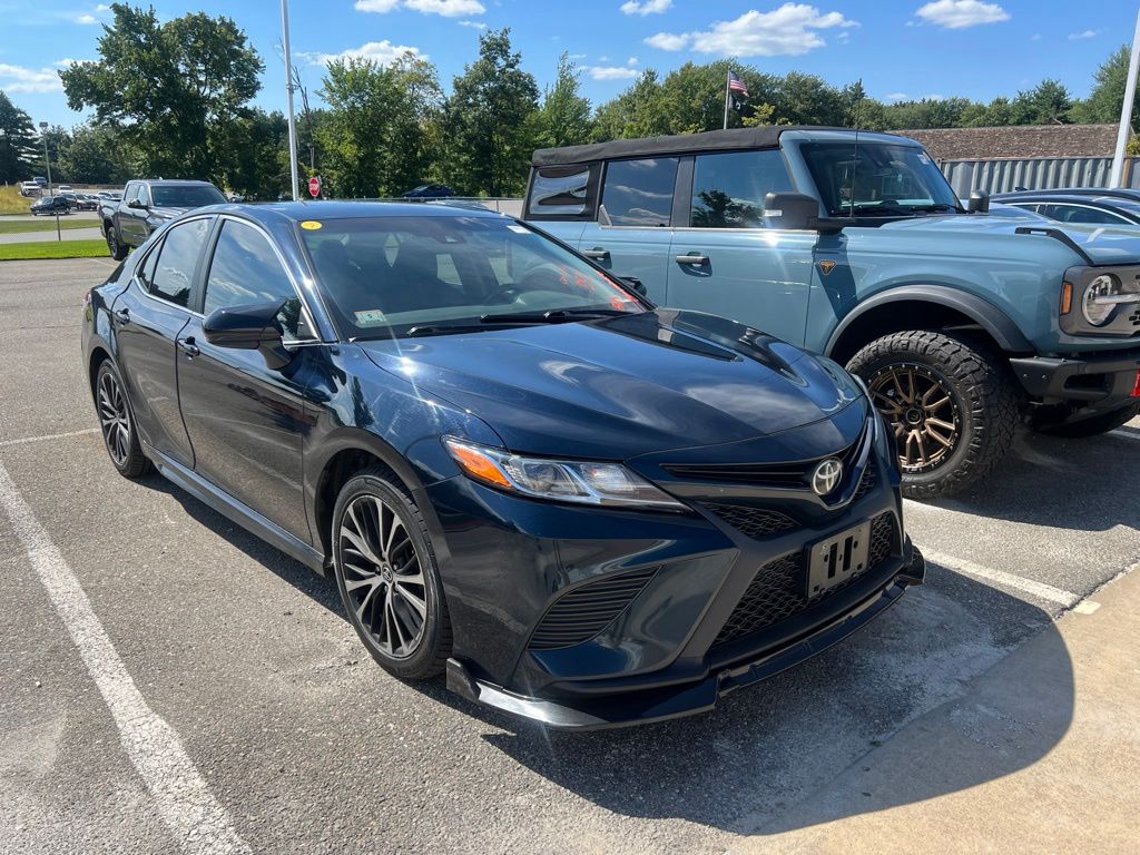 2020 Toyota Camry SE - Photo 1