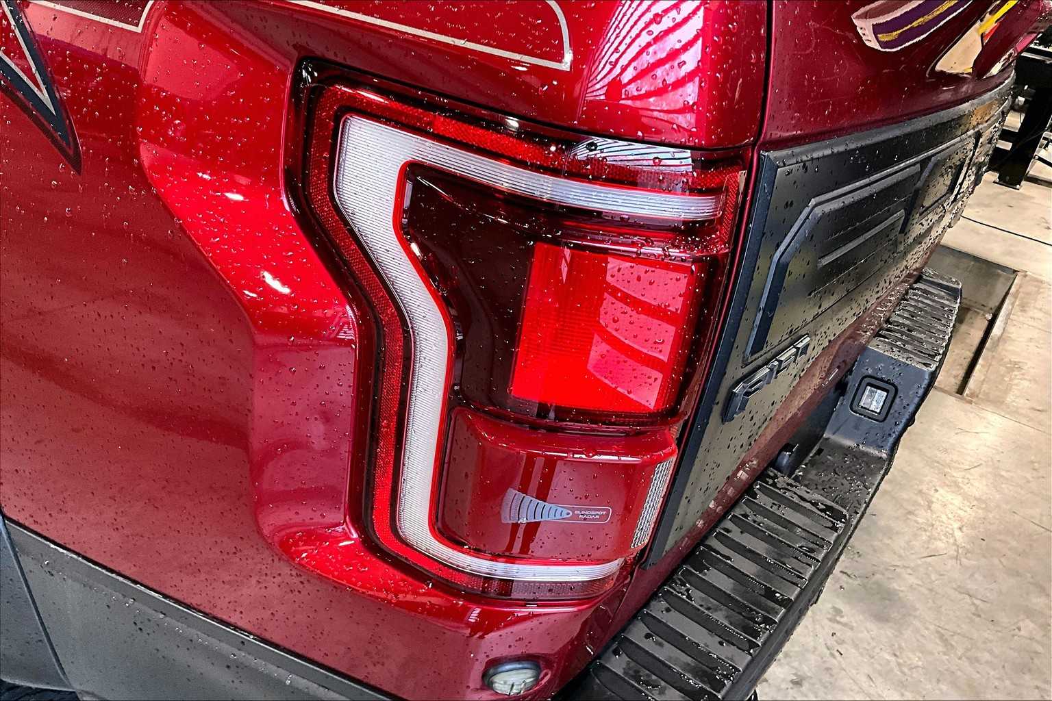 2017 Ford F-150 Raptor - Photo 35