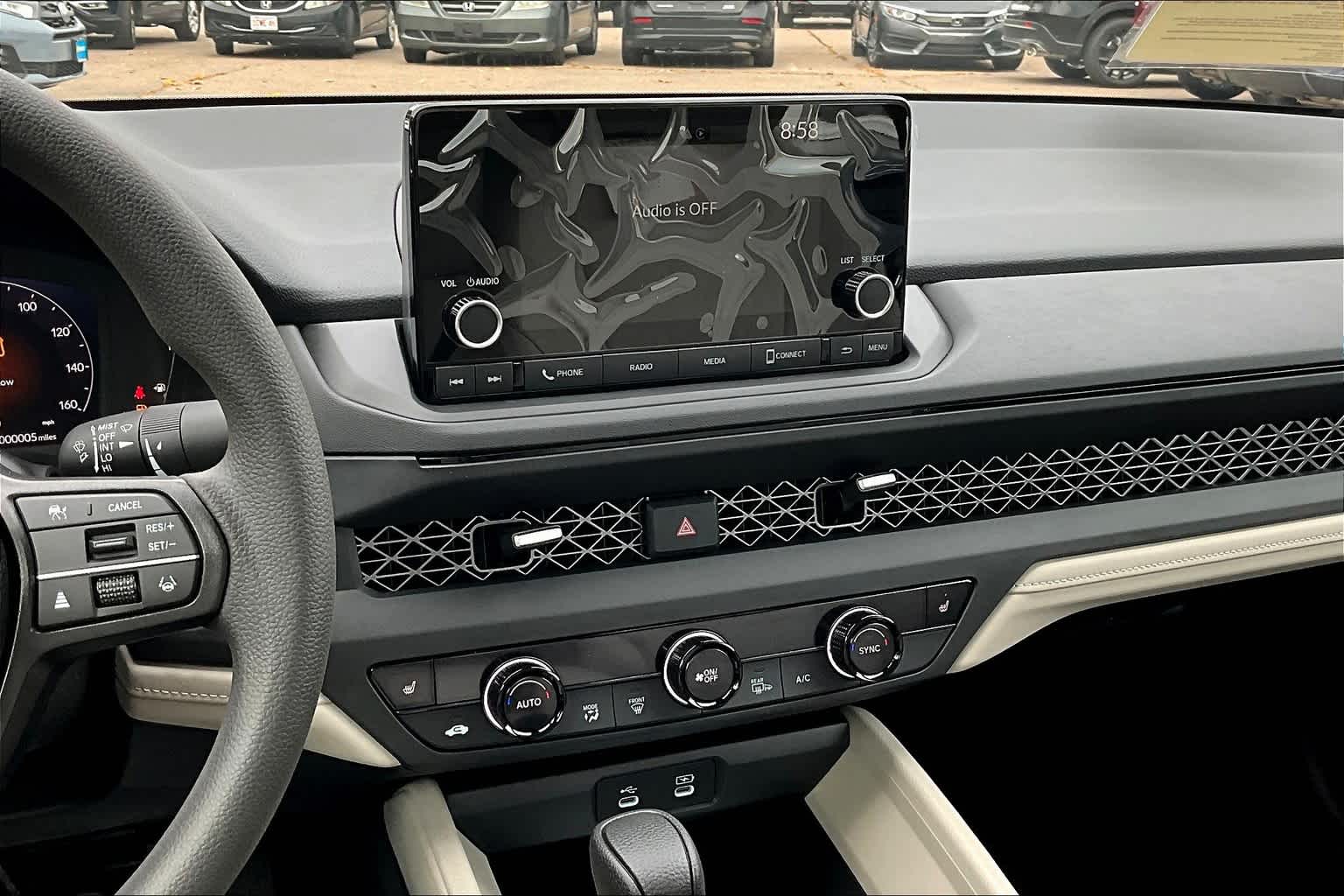 2025 Honda Accord SE - Photo 13