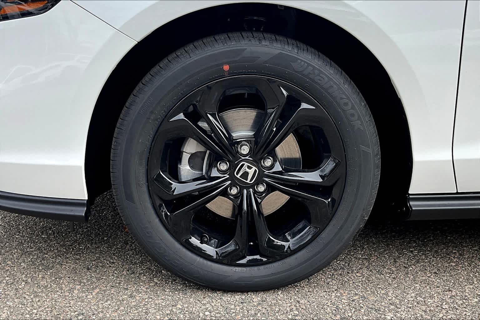 2025 Honda Accord SE - Photo 8
