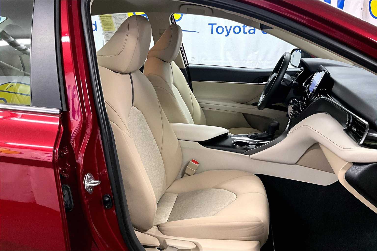 2022 Toyota Camry LE - Photo 11