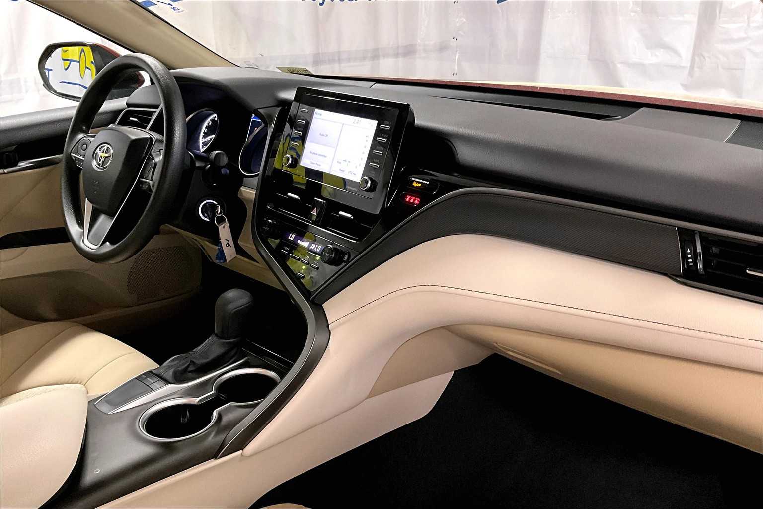 2022 Toyota Camry LE - Photo 14