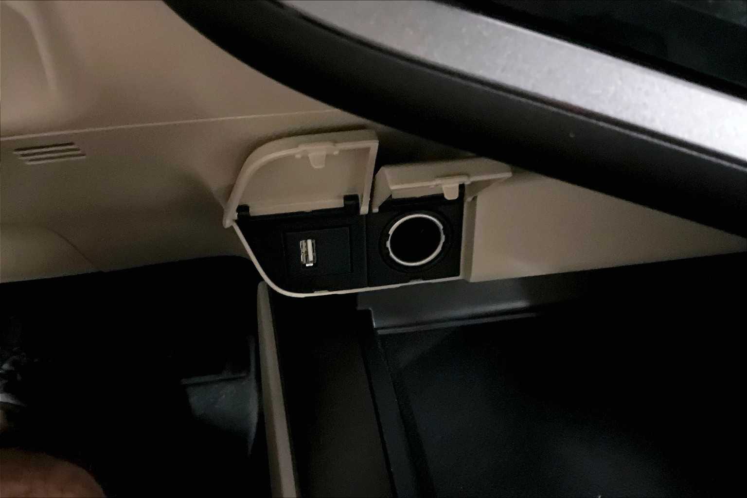2022 Toyota Camry LE - Photo 26