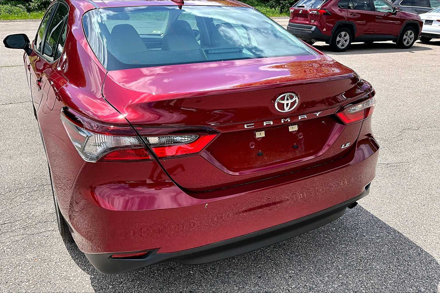 2022 Toyota Camry LE - Photo 7
