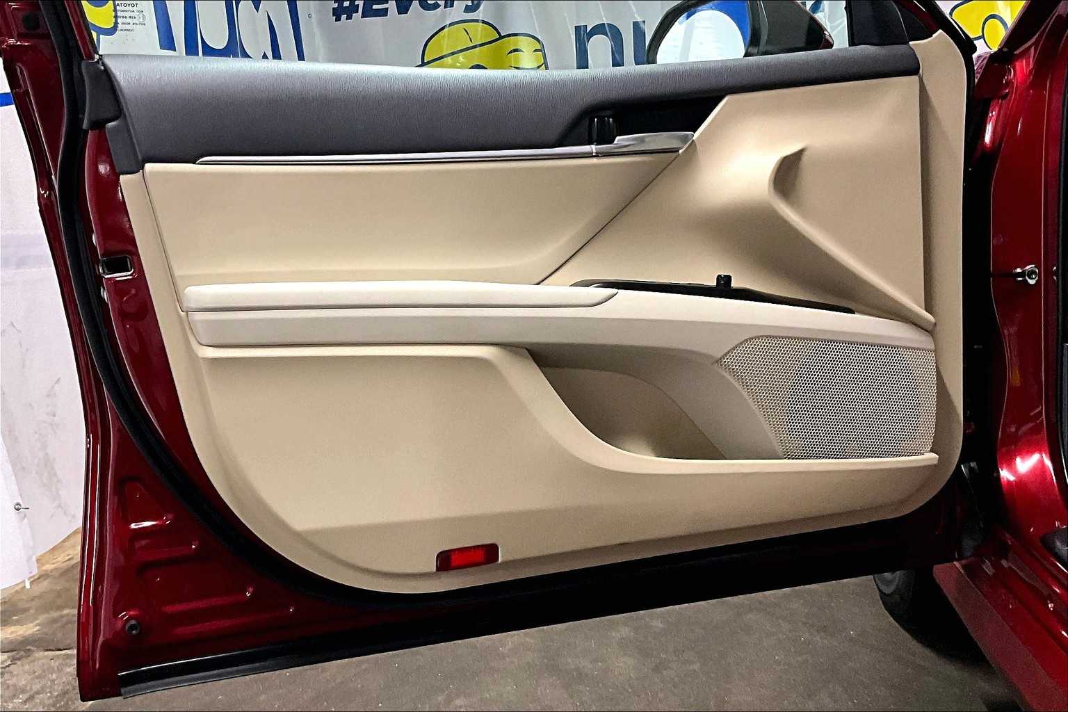 2022 Toyota Camry LE - Photo 9