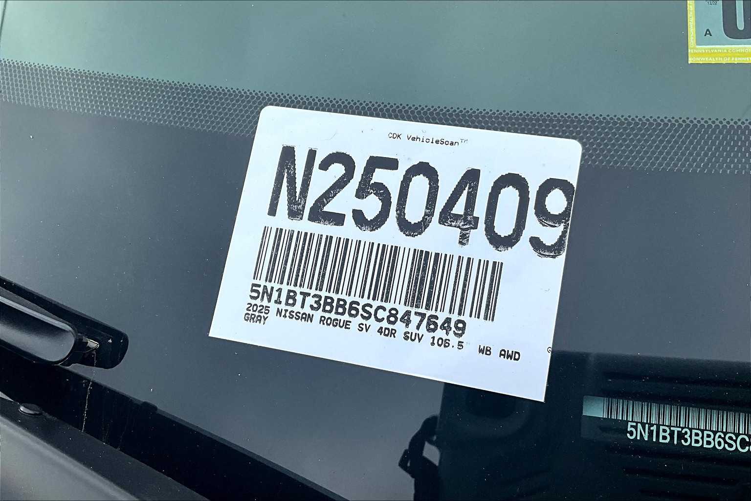 2025 Nissan Rogue SV - Photo 17