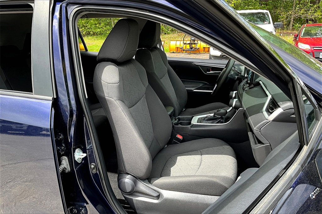 2021 Toyota RAV4 Hybrid XLE - Photo 11