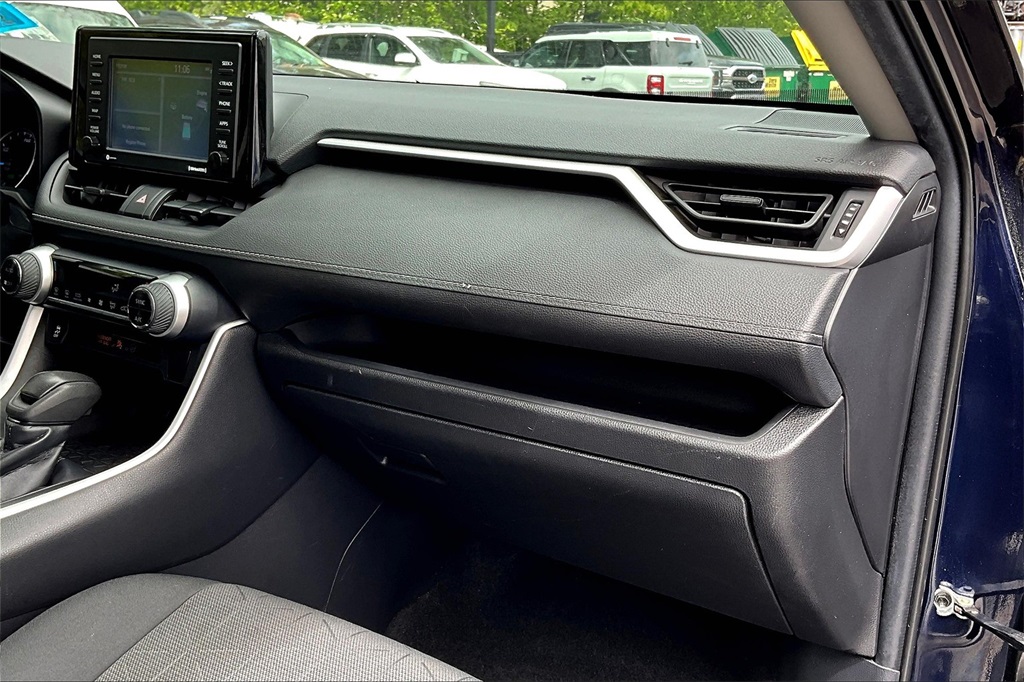 2021 Toyota RAV4 Hybrid XLE - Photo 13
