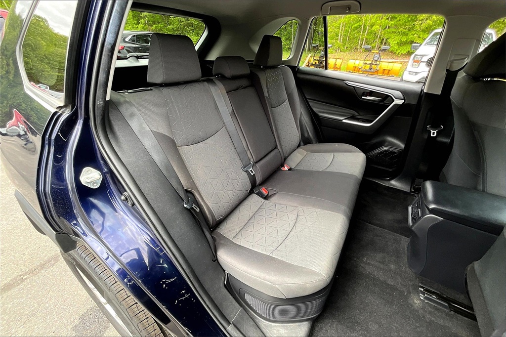 2021 Toyota RAV4 Hybrid XLE - Photo 16