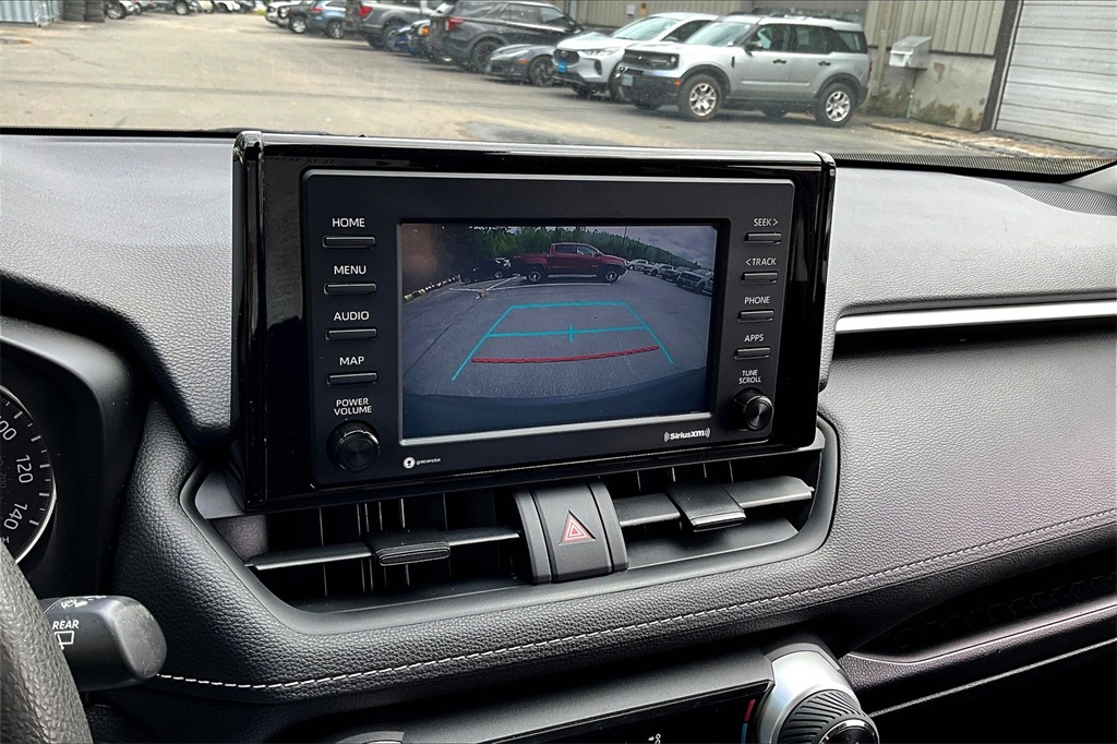 2021 Toyota RAV4 Hybrid XLE - Photo 19
