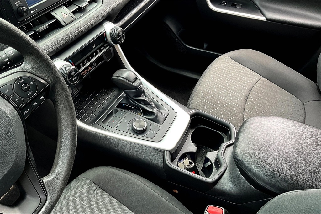 2021 Toyota RAV4 Hybrid XLE - Photo 20
