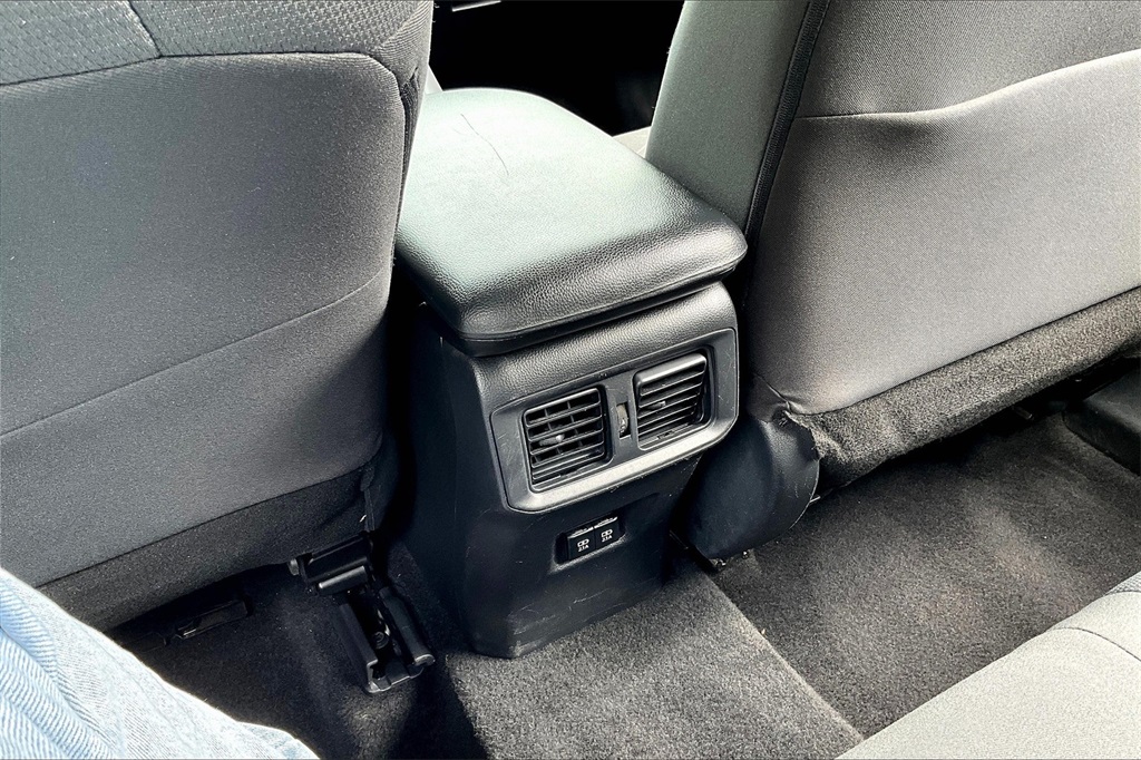 2021 Toyota RAV4 Hybrid XLE - Photo 26