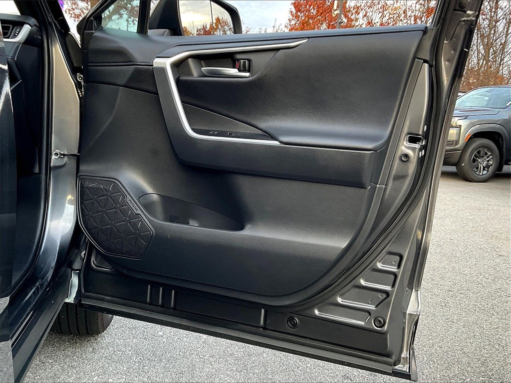 2021 Toyota RAV4 Hybrid XSE - Photo 11