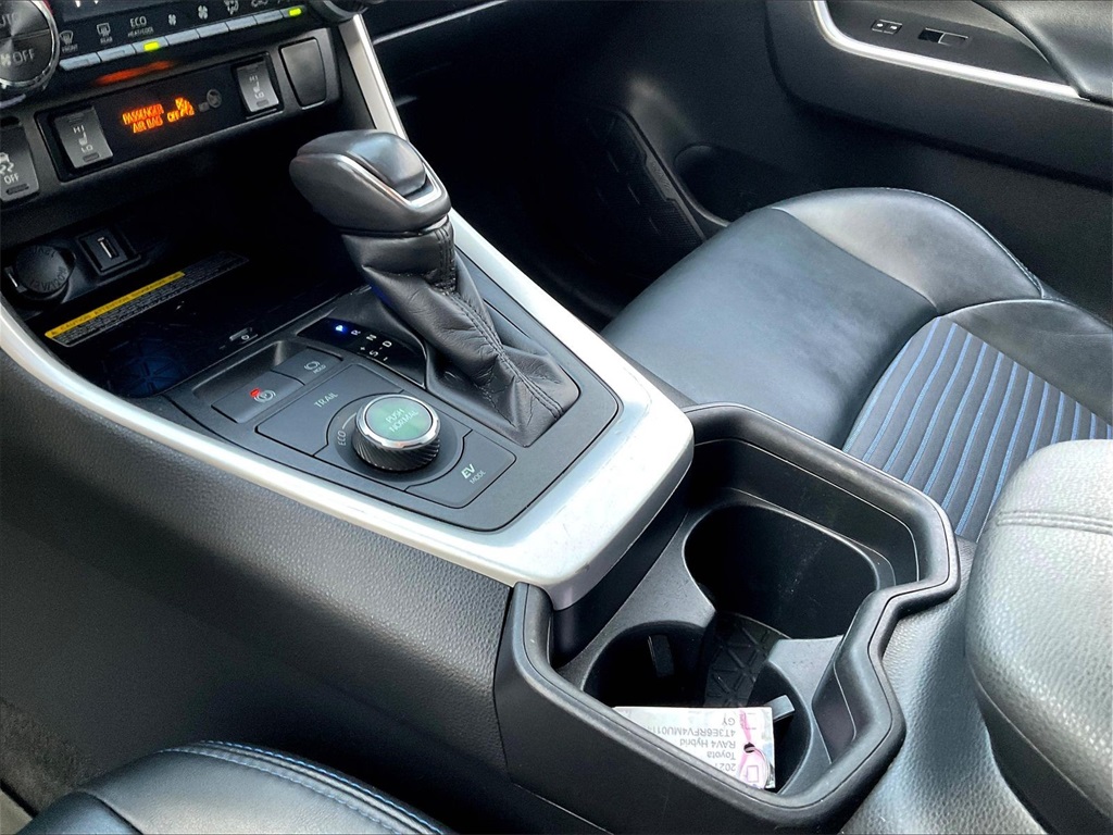 2021 Toyota RAV4 Hybrid XSE - Photo 19