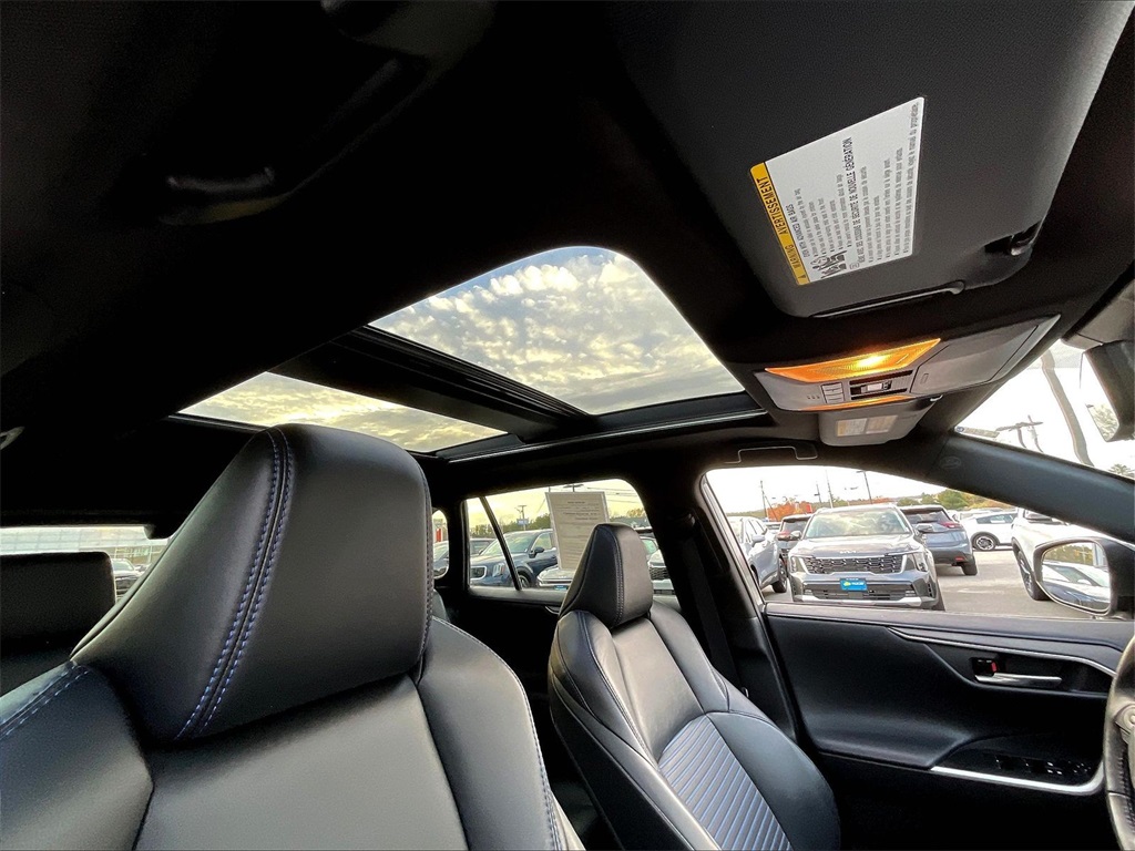 2021 Toyota RAV4 Hybrid XSE - Photo 21