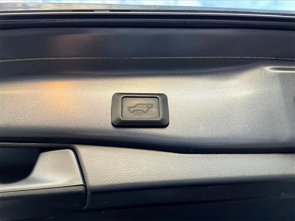 2021 Toyota RAV4 Hybrid XSE - Photo 37