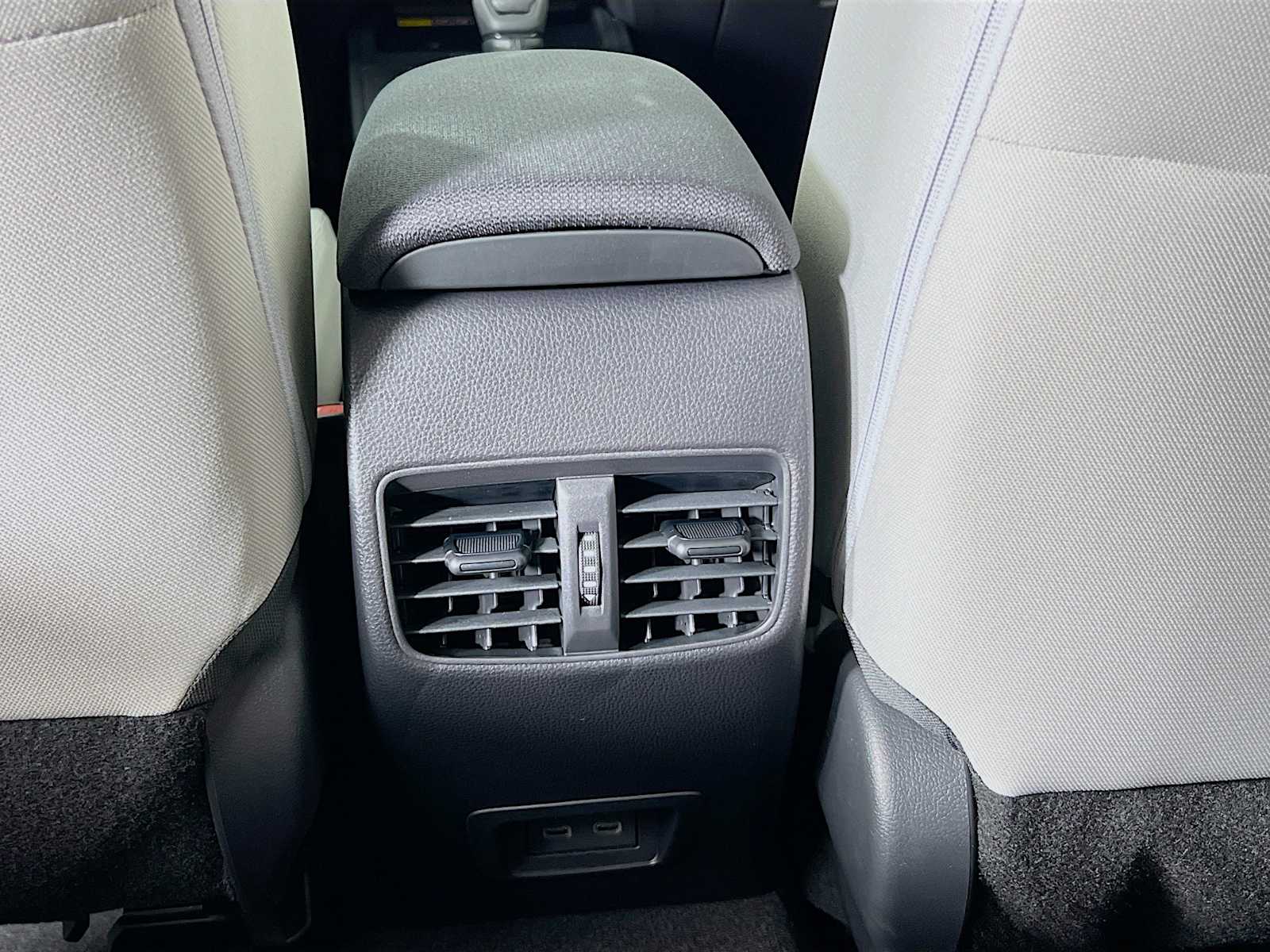 2026 Toyota Corolla Cross LE - Photo 14