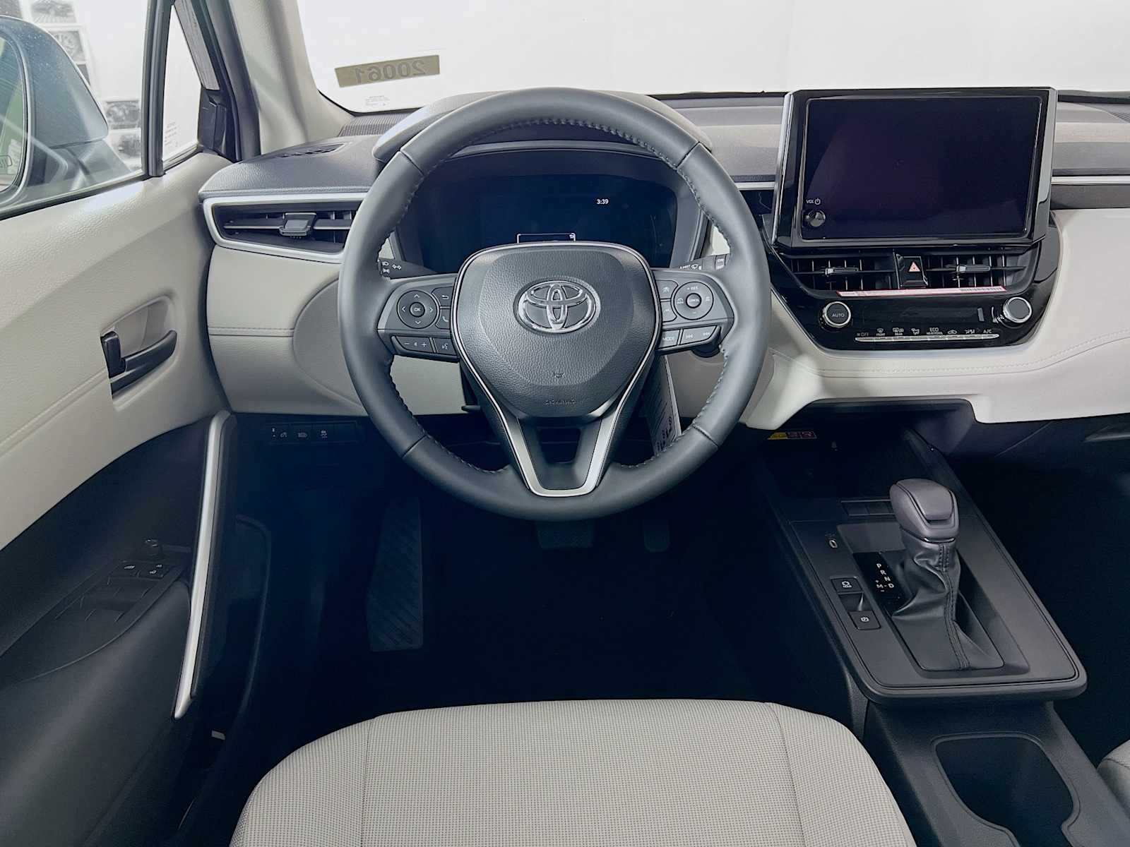 2026 Toyota Corolla Cross LE - Photo 15