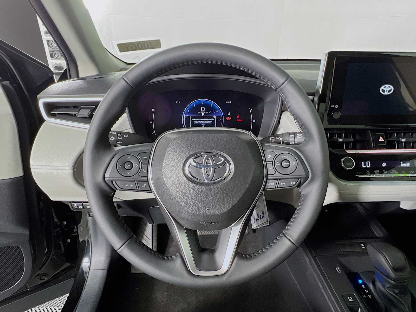 2026 Toyota Corolla Cross LE - Photo 7