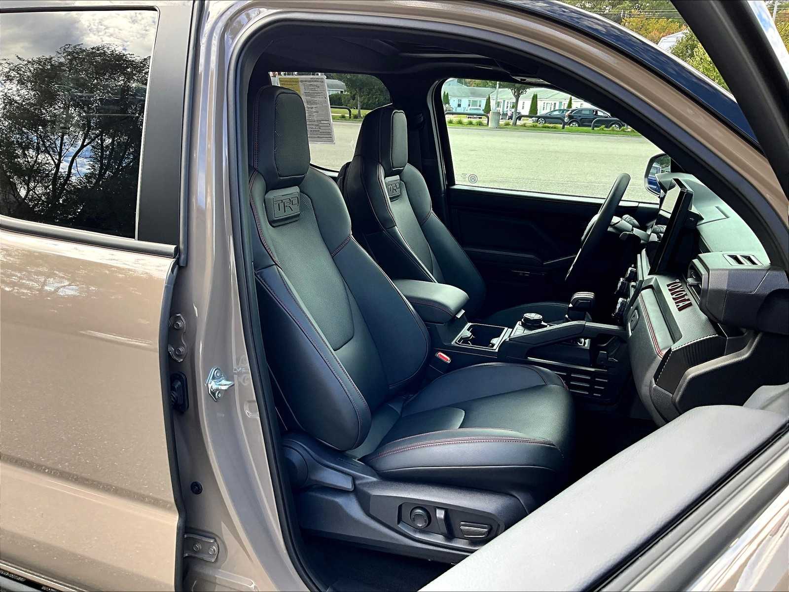 2025 Toyota Tacoma TRD Pro Hybrid - Photo 11