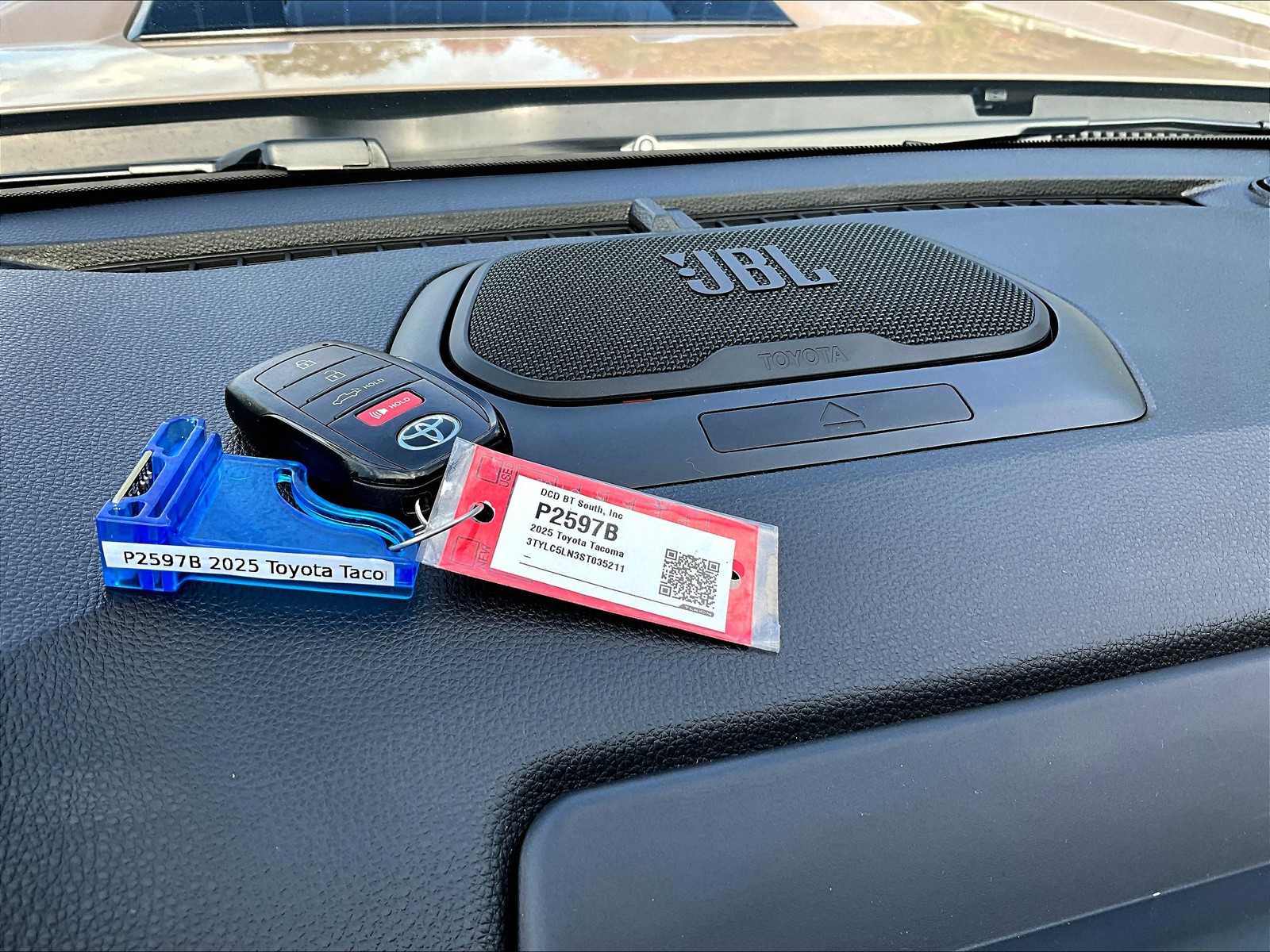 2025 Toyota Tacoma TRD Pro Hybrid - Photo 31