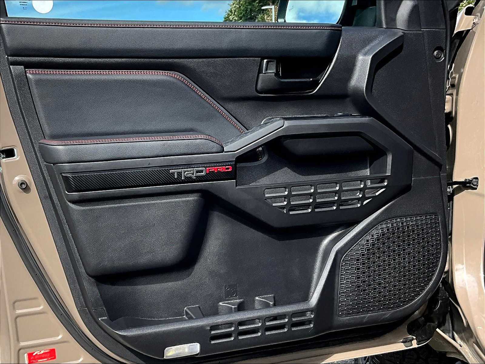 2025 Toyota Tacoma TRD Pro Hybrid - Photo 9