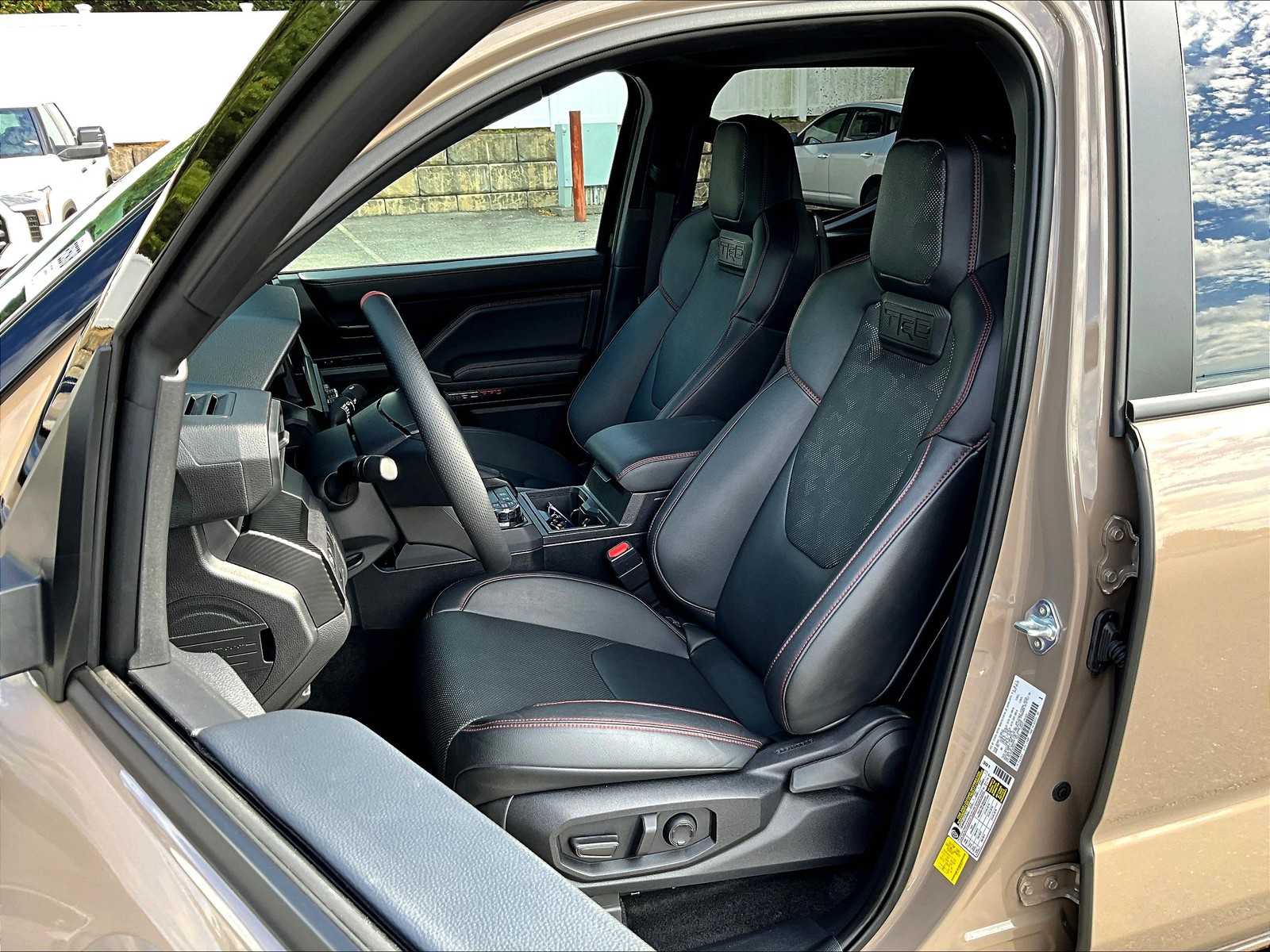 2025 Toyota Tacoma TRD Pro Hybrid - Photo 10