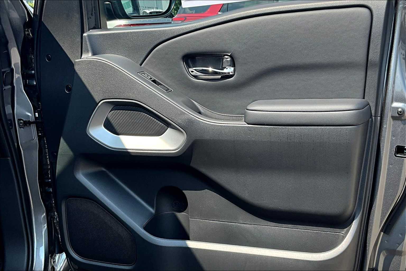 2025 Nissan Frontier SV - Photo 12