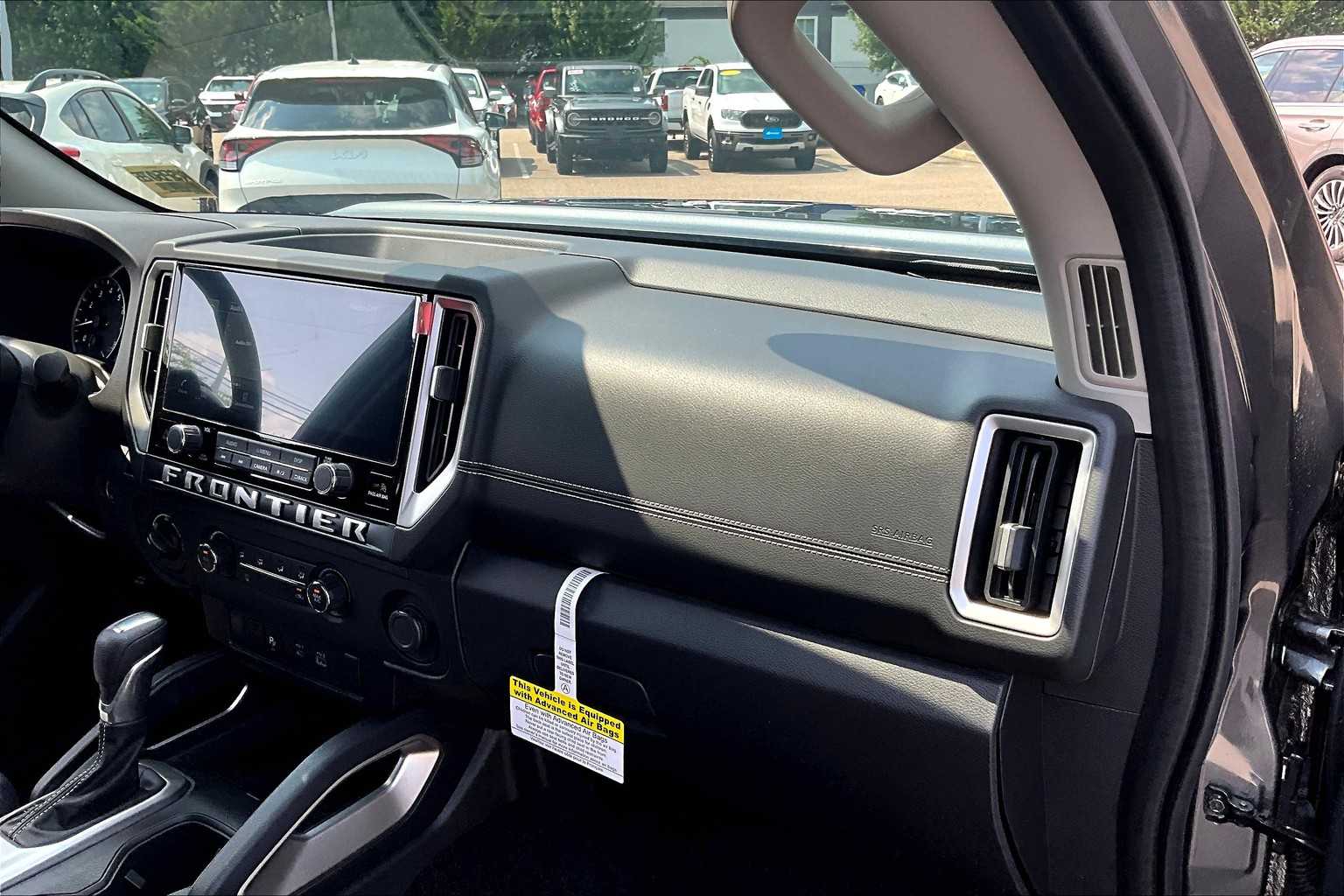 2025 Nissan Frontier SV - Photo 13