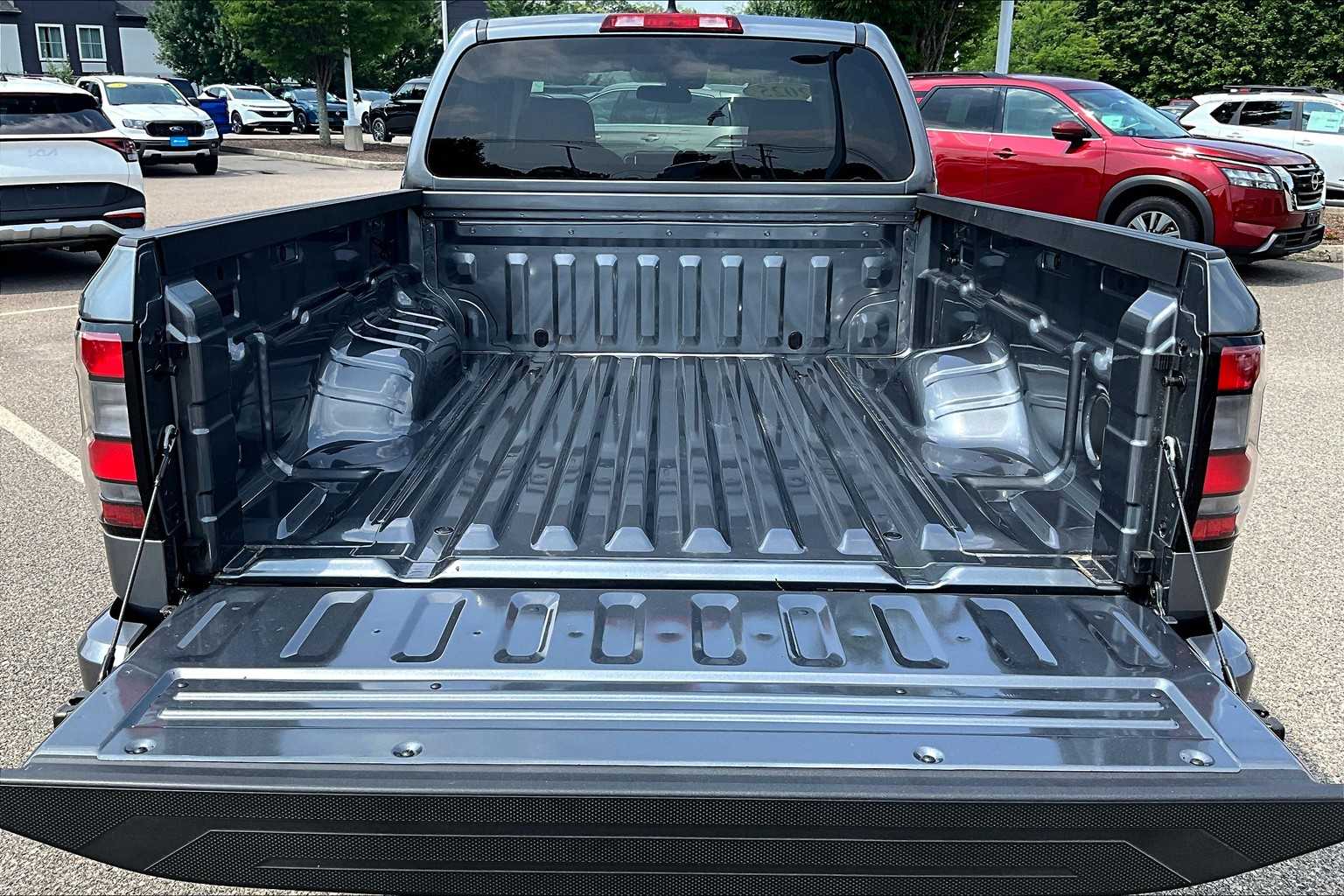 2025 Nissan Frontier SV - Photo 30