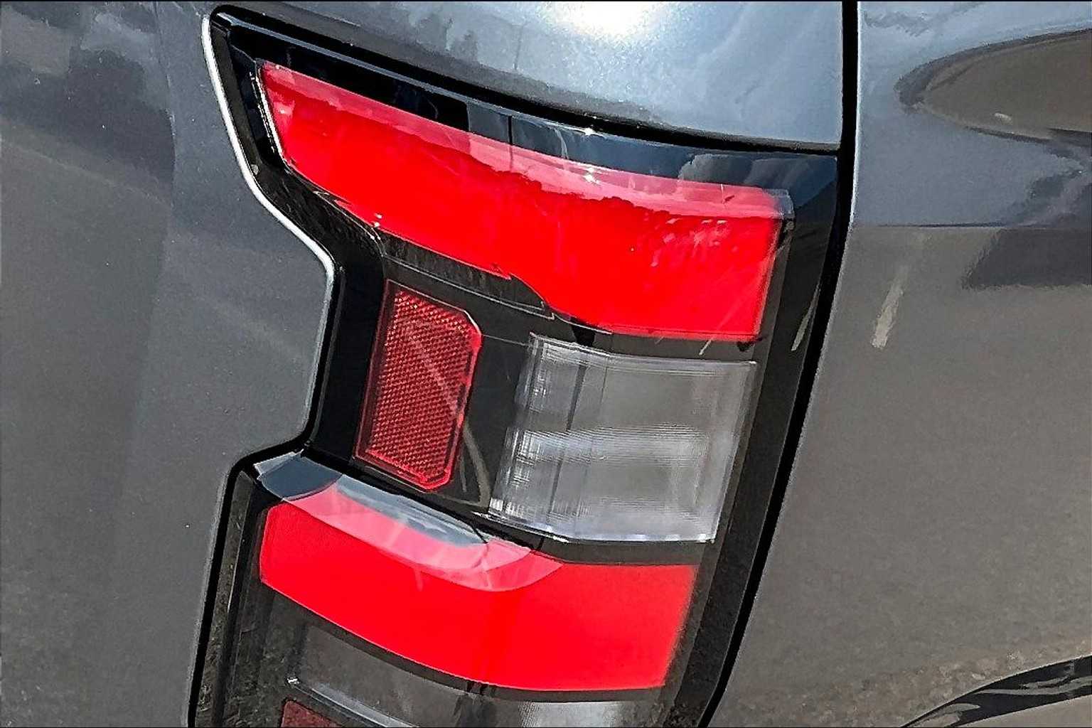 2025 Nissan Frontier SV - Photo 33