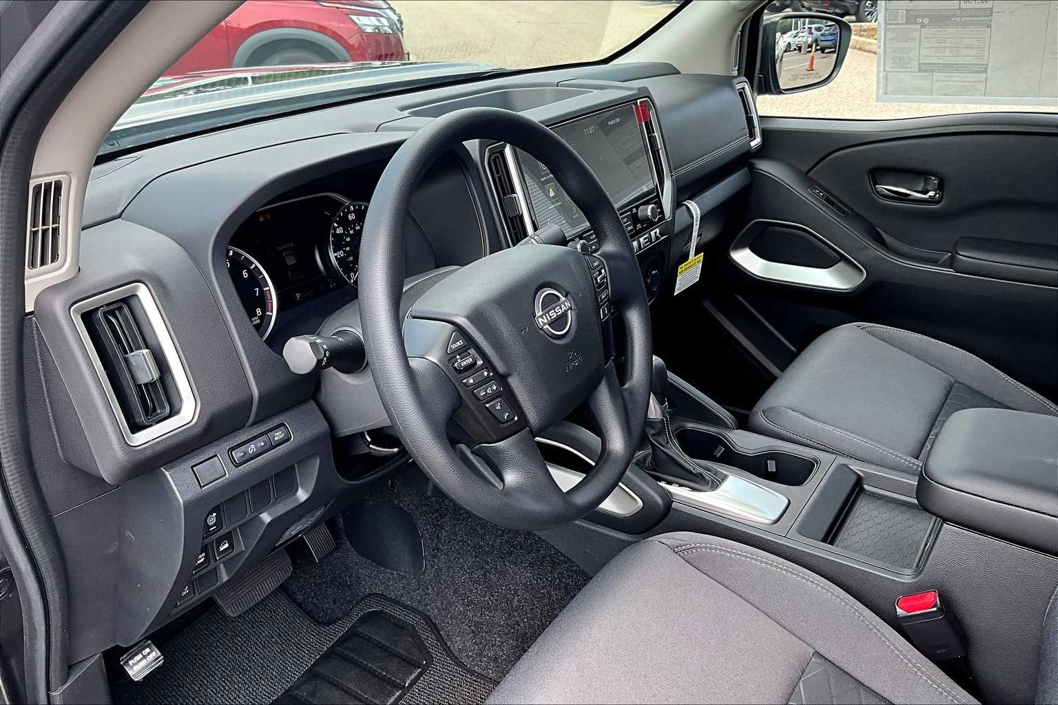 2025 Nissan Frontier SV - Photo 8