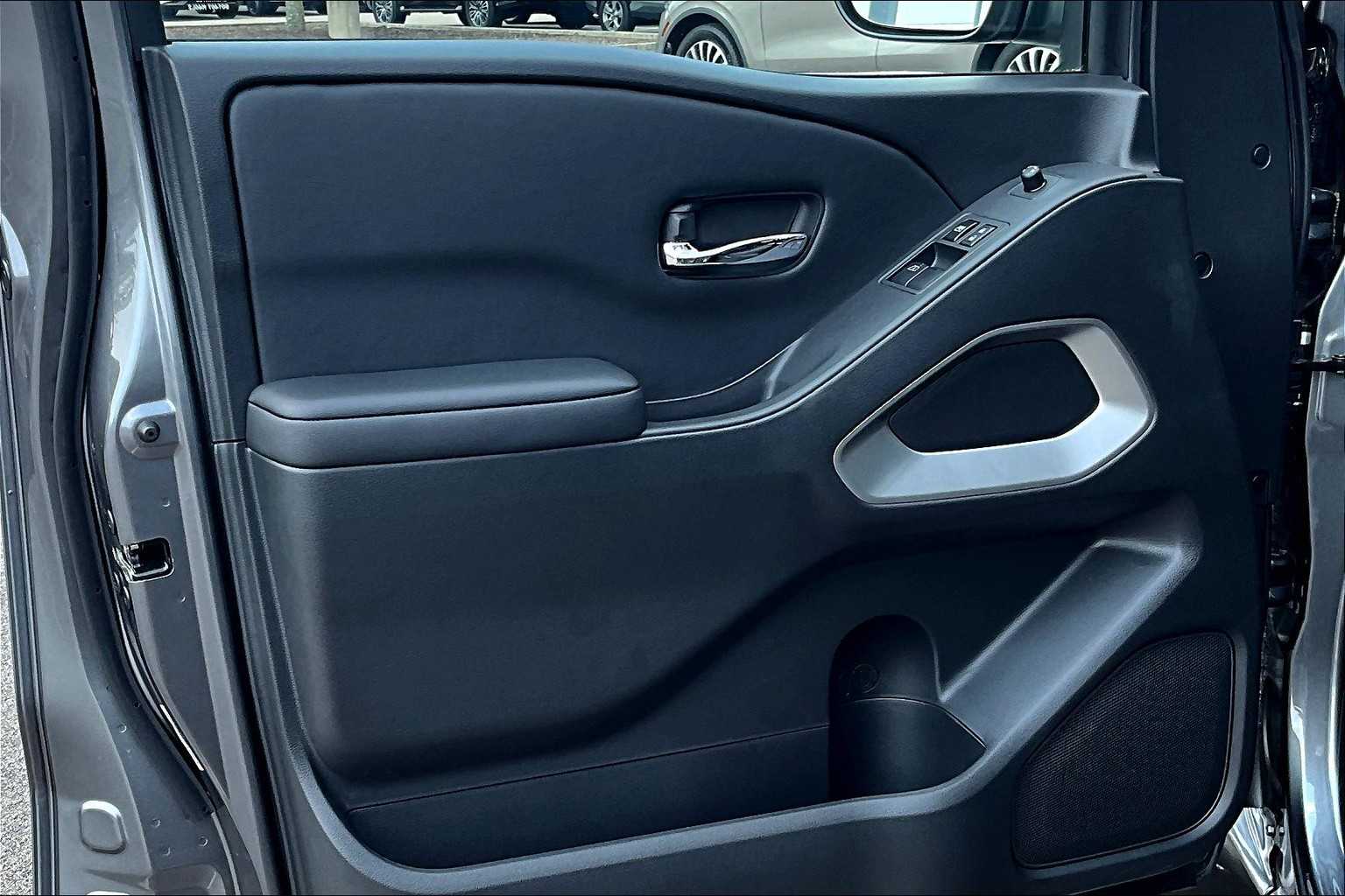 2025 Nissan Frontier SV - Photo 9