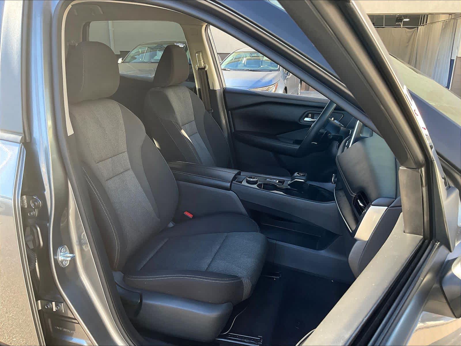 2024 Nissan Rogue SV - Photo 11