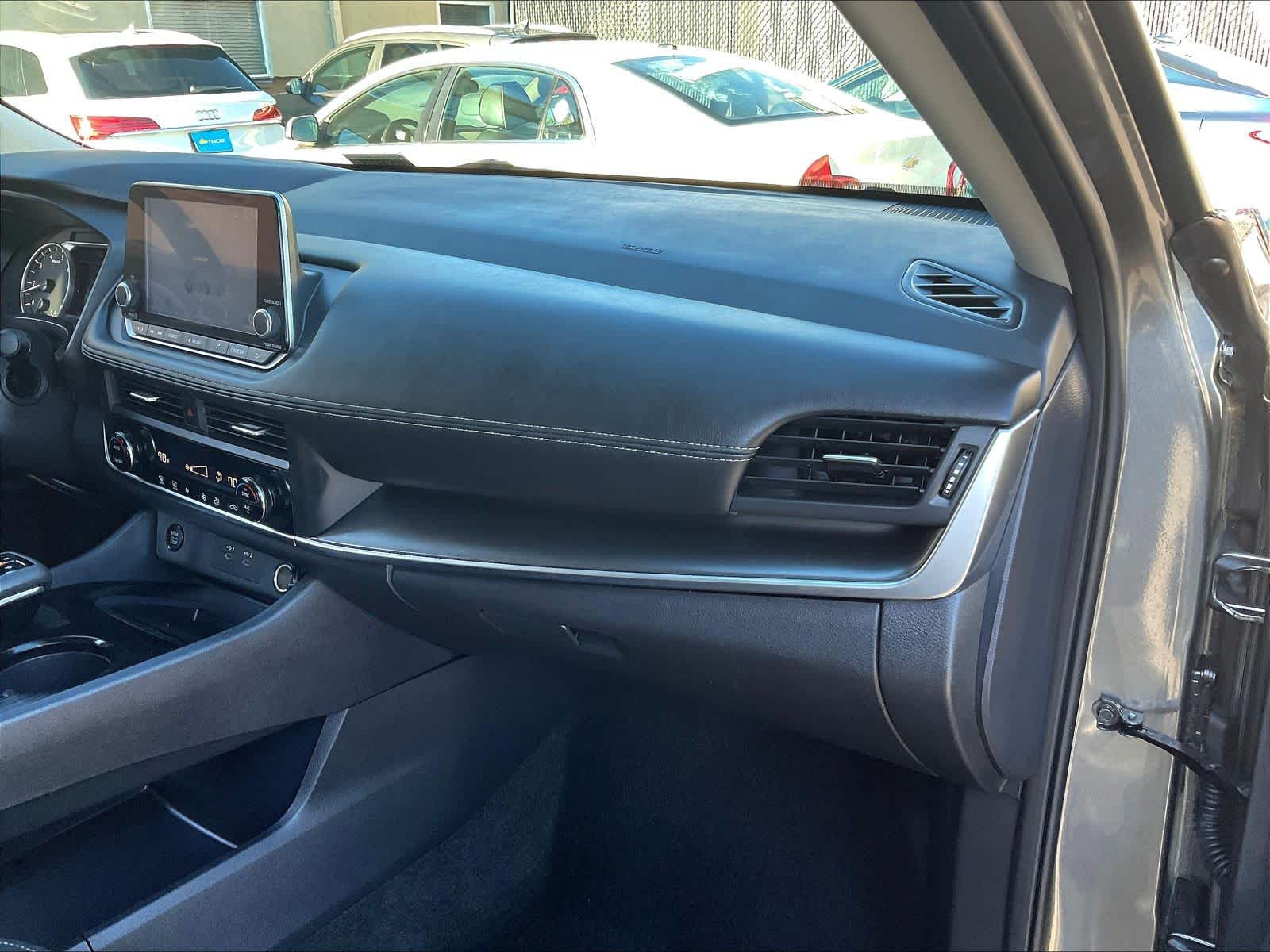 2024 Nissan Rogue SV - Photo 13