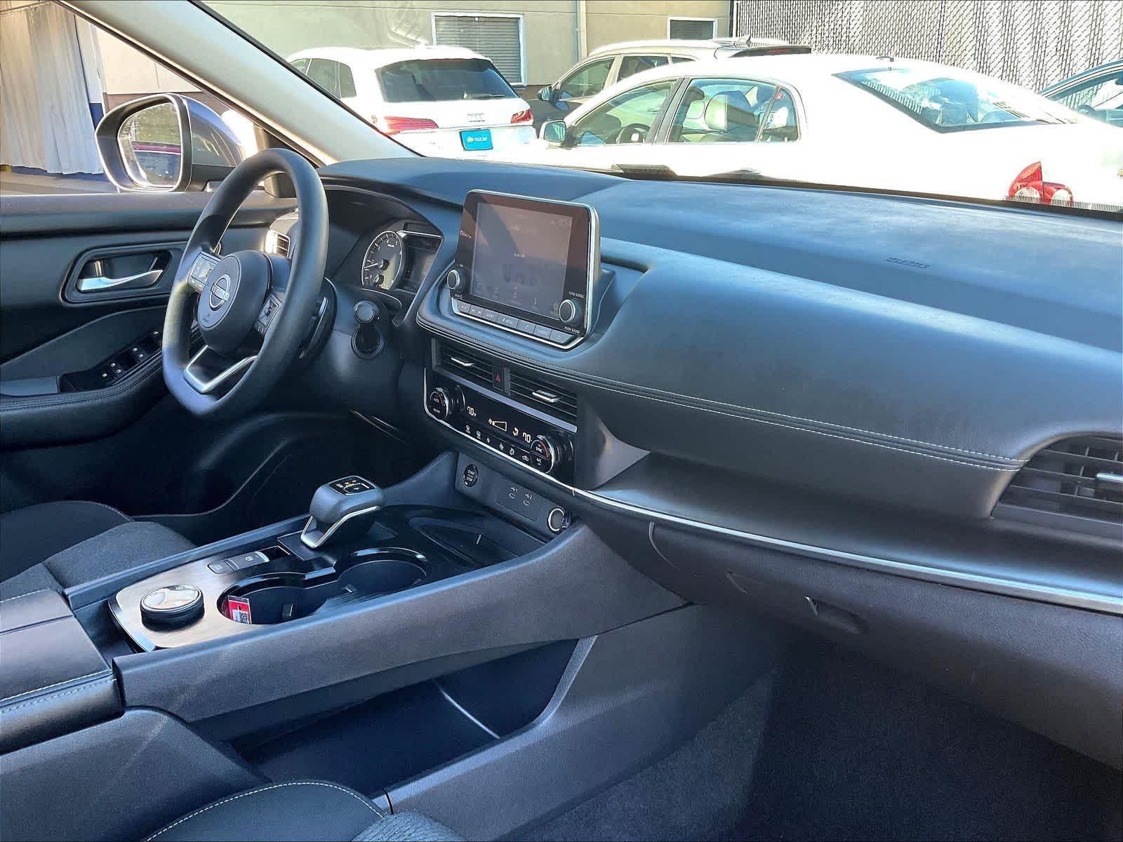 2024 Nissan Rogue SV - Photo 14